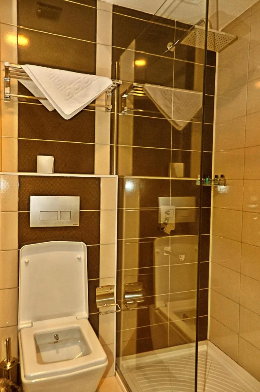 Shower in Ozpark Hotel