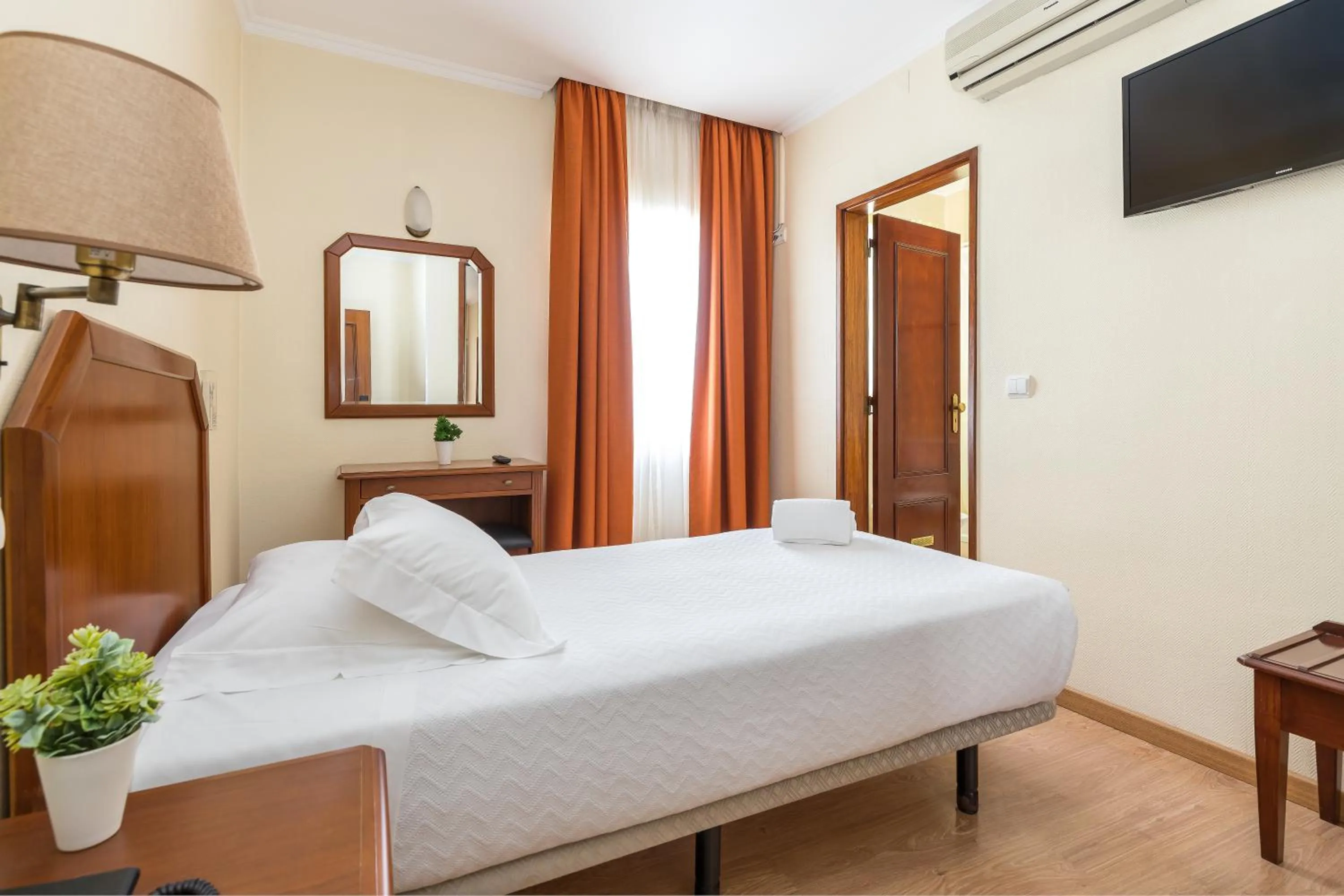 Bedroom, Bed in Hotel Residencial Colibri