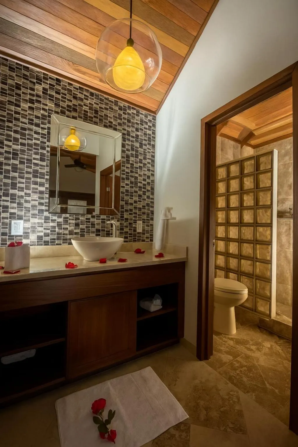 Bathroom in Marbucks Bed & Breakfast