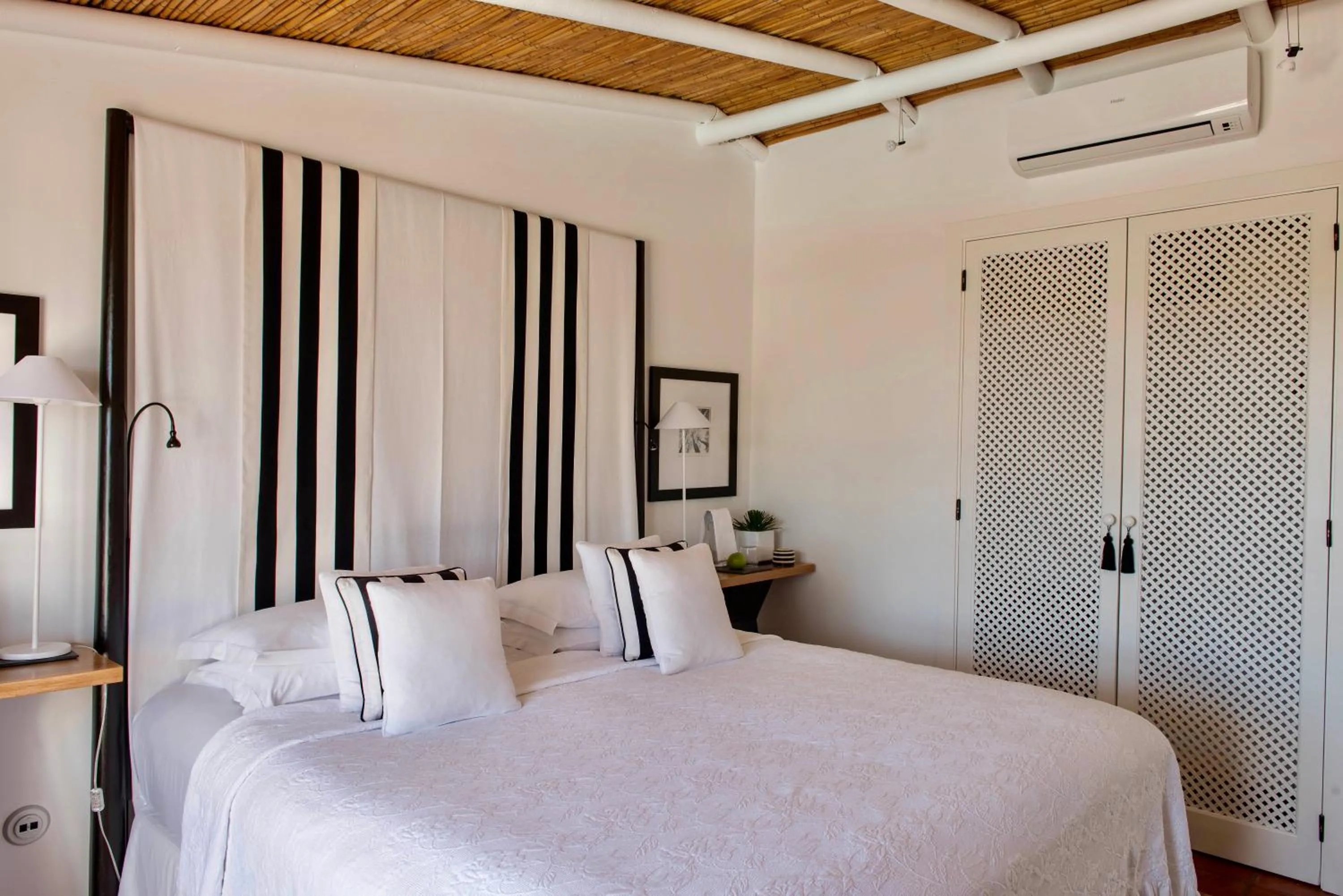 Photo of the whole room, Bed in Quinta da Lua