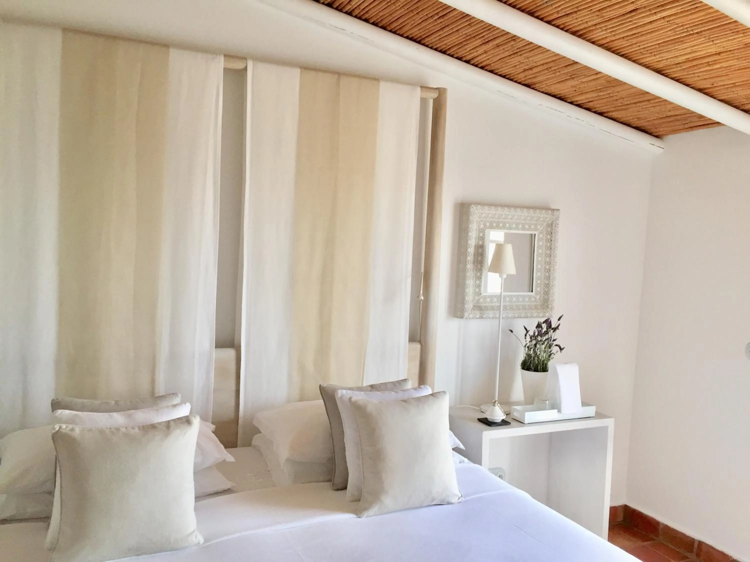 Decorative detail, Bed in Quinta da Lua
