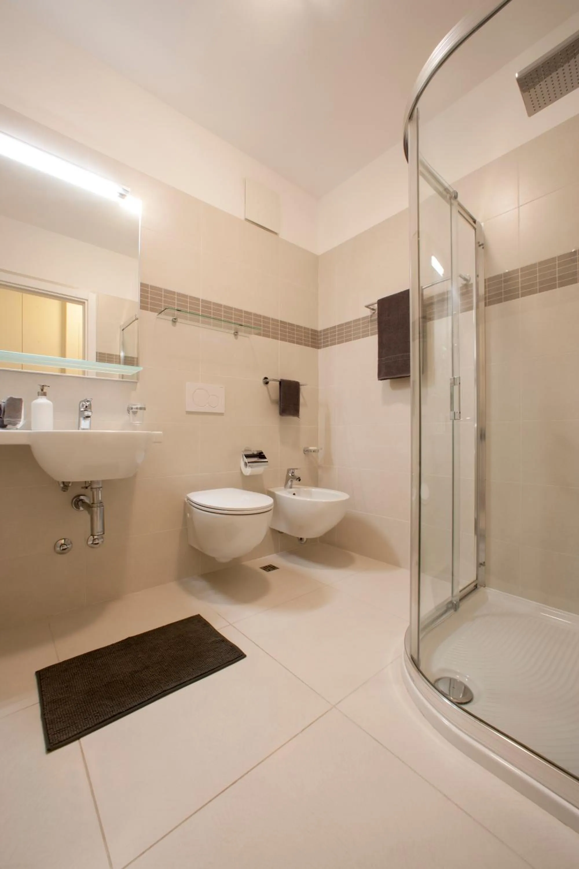 Shower in Residence Serenissima