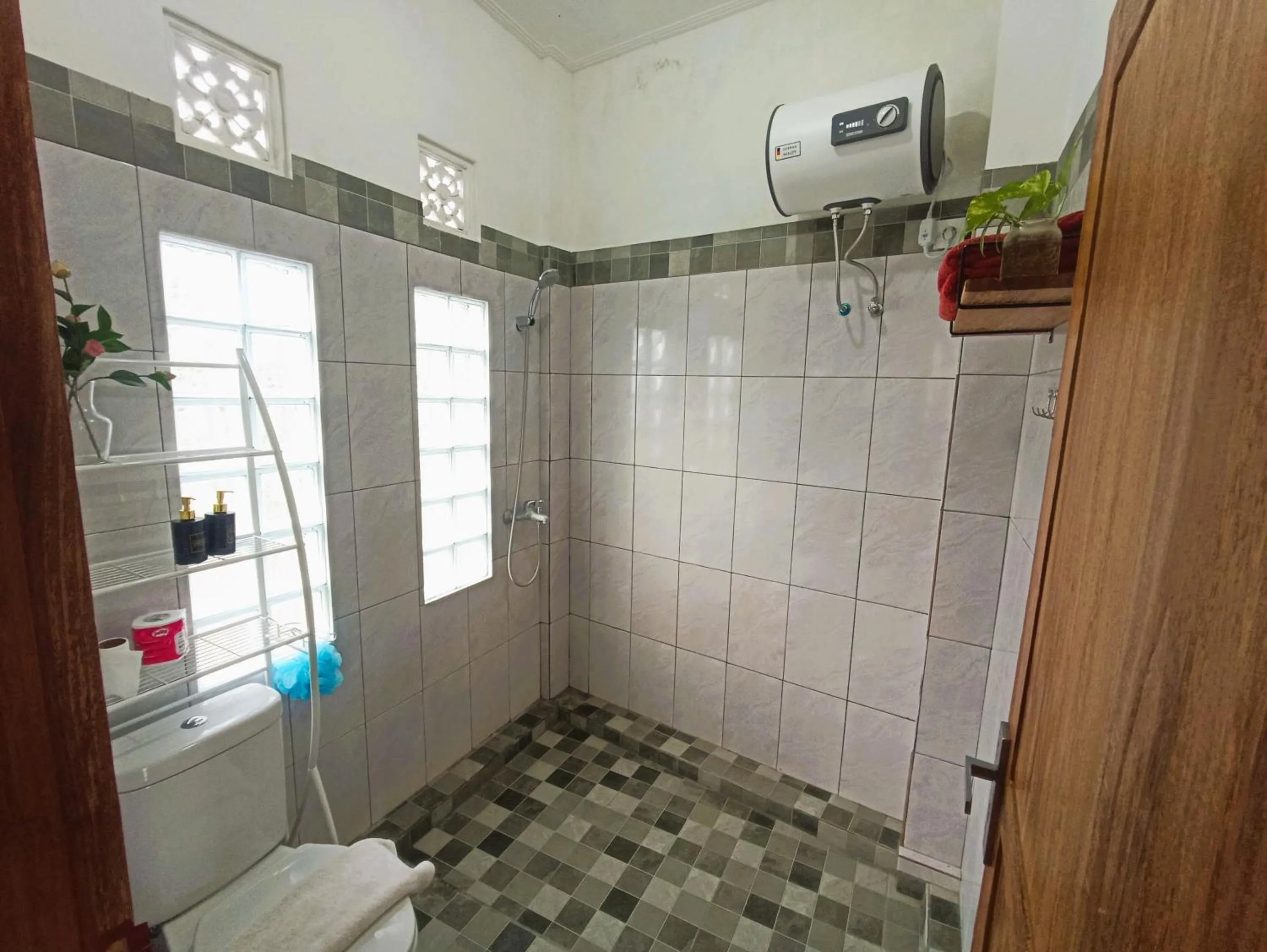 Shower in Pondok Pisces Bungalows Balian Beach