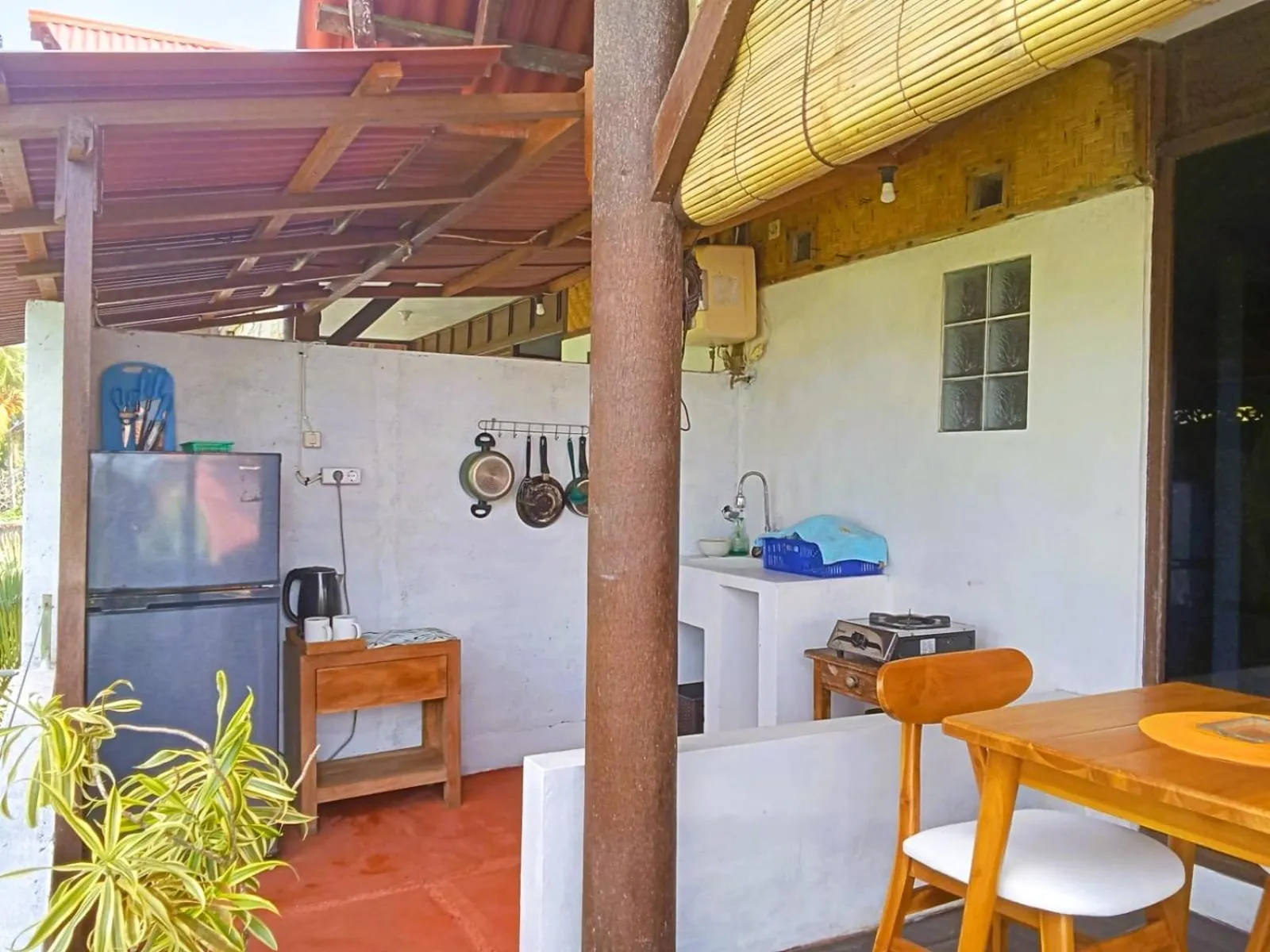 Kitchen or kitchenette in Pondok Pisces Bungalows Balian Beach