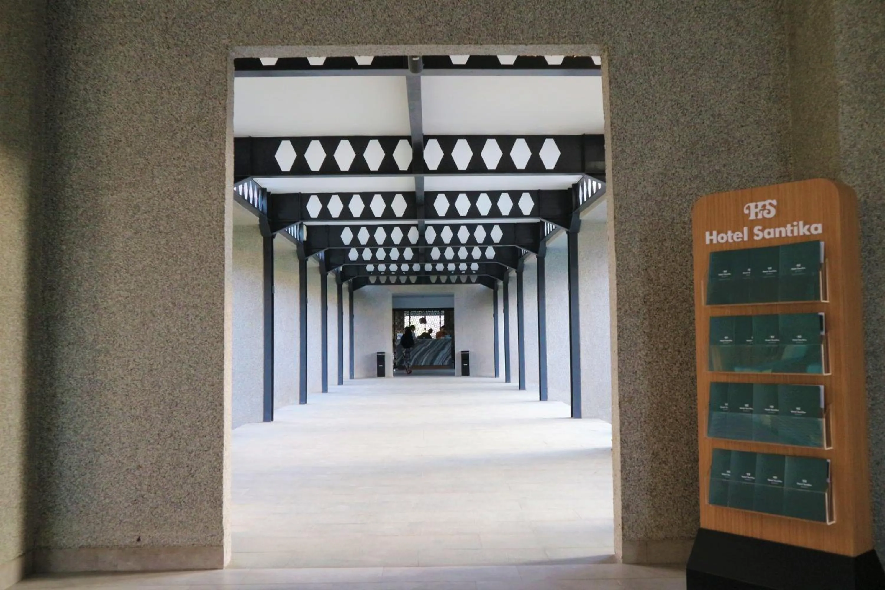 Restaurant/places to eat in Hotel Santika Premiere Garut