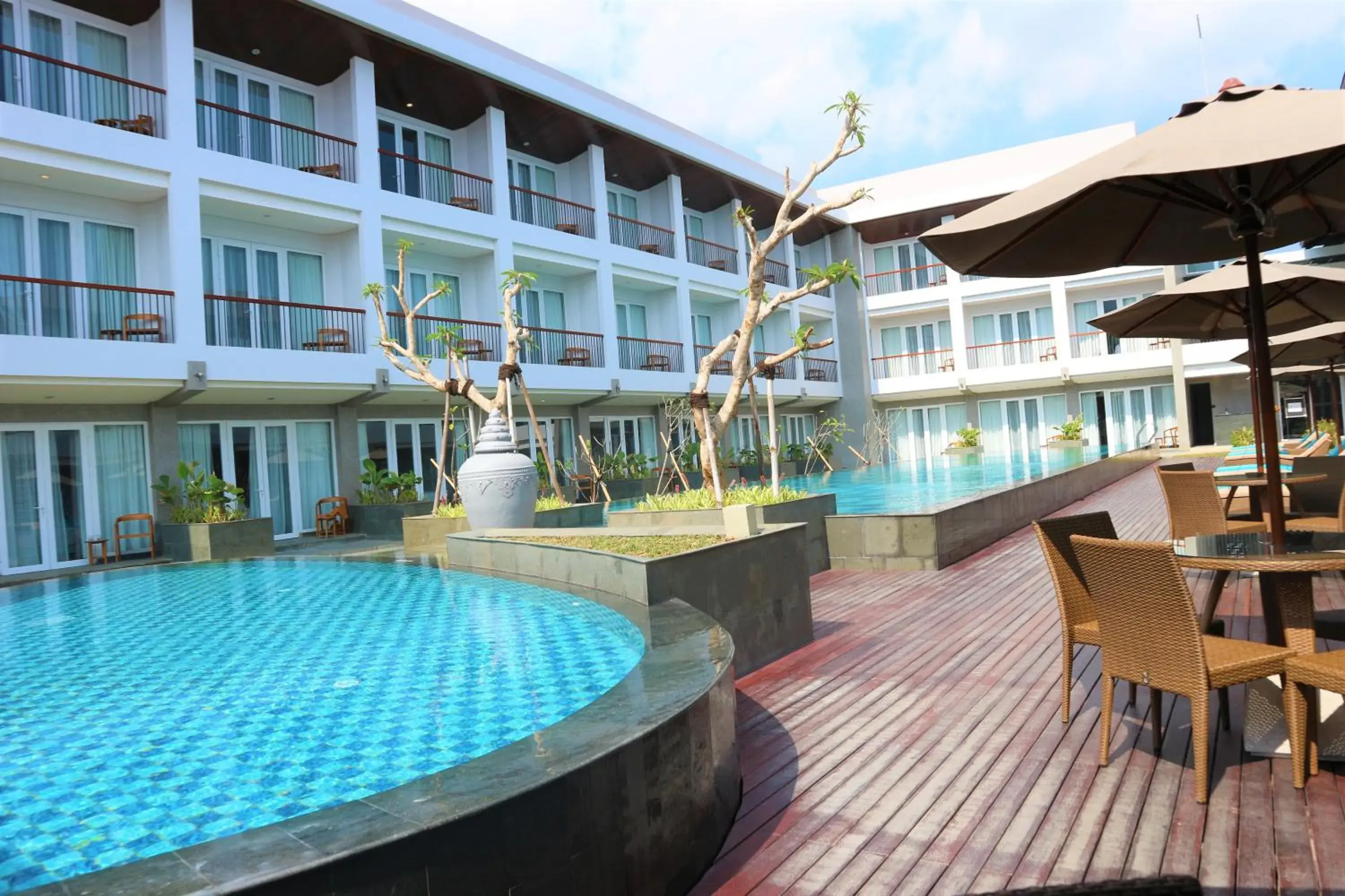 Swimming pool in Hotel Santika Premiere Garut Swimming pool in Hotel Santika Premiere Garut