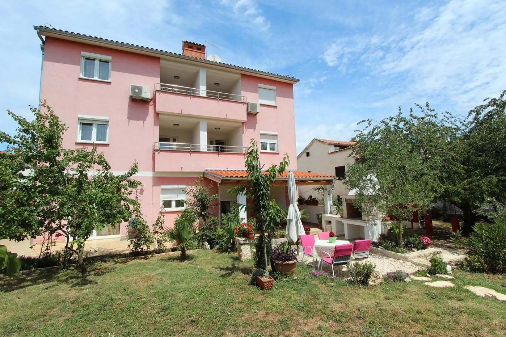 Property building in Apartments Ulika