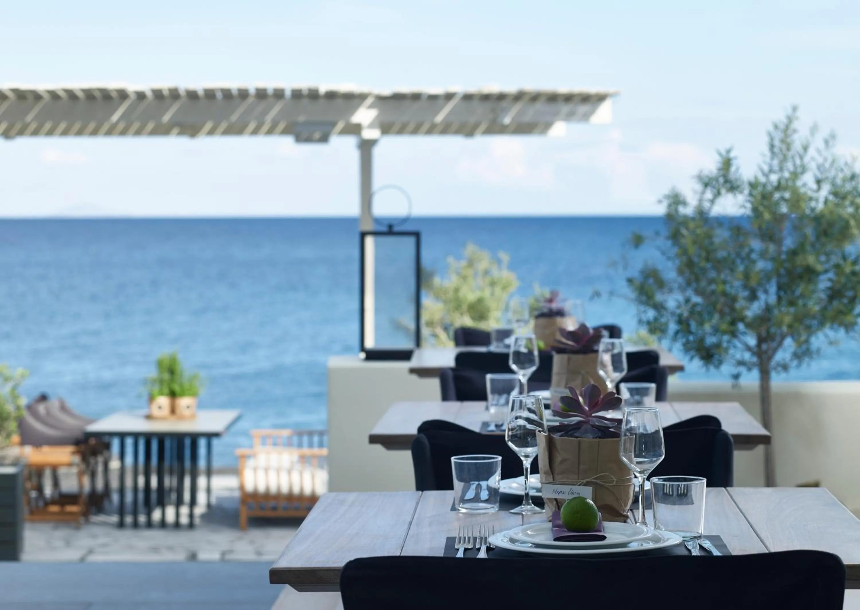 Restaurant/places to eat in Bellonias Villas