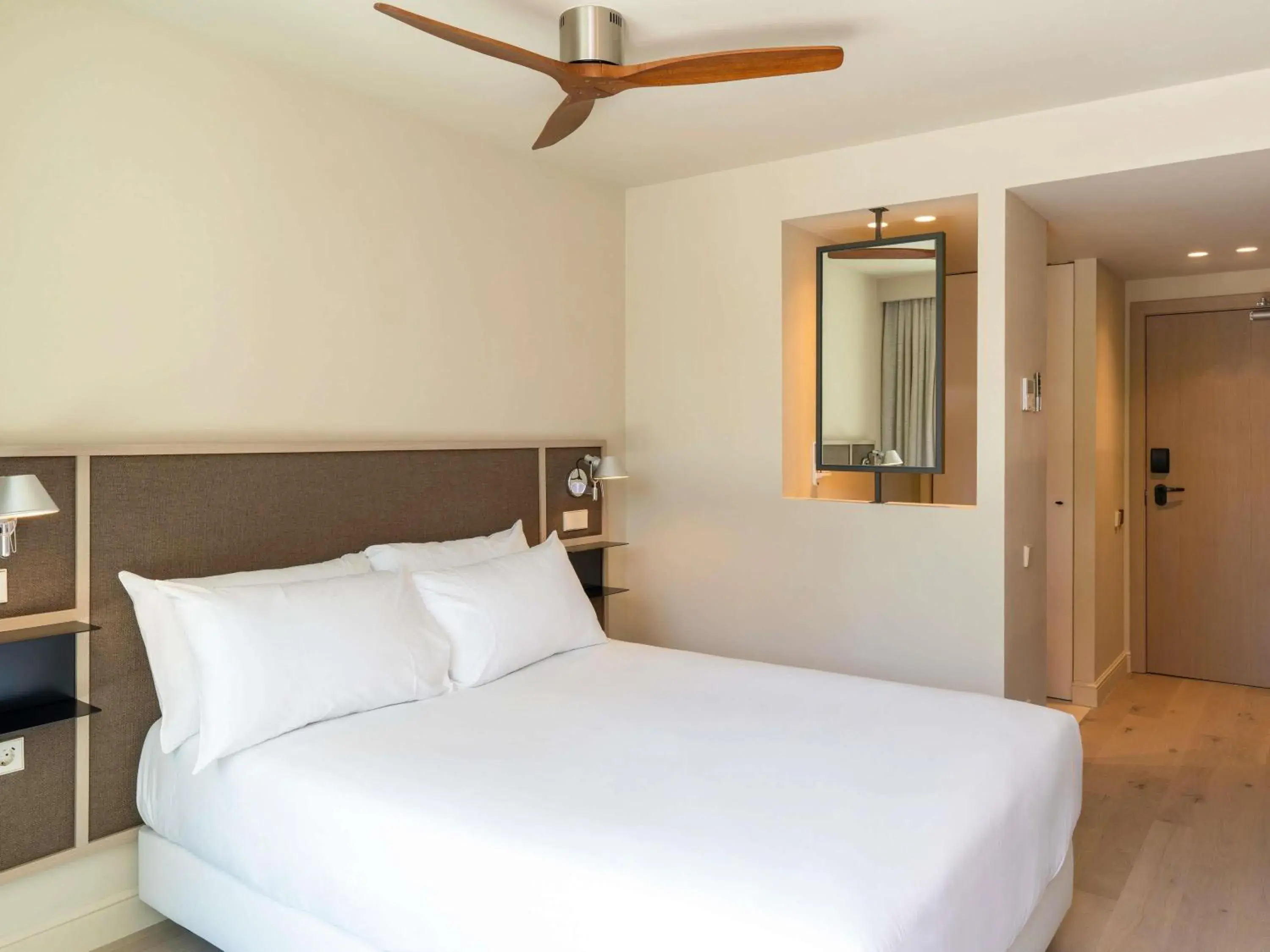 Bedroom, Bed in Mercure Benidorm Bedroom, Bed in Mercure Benidorm