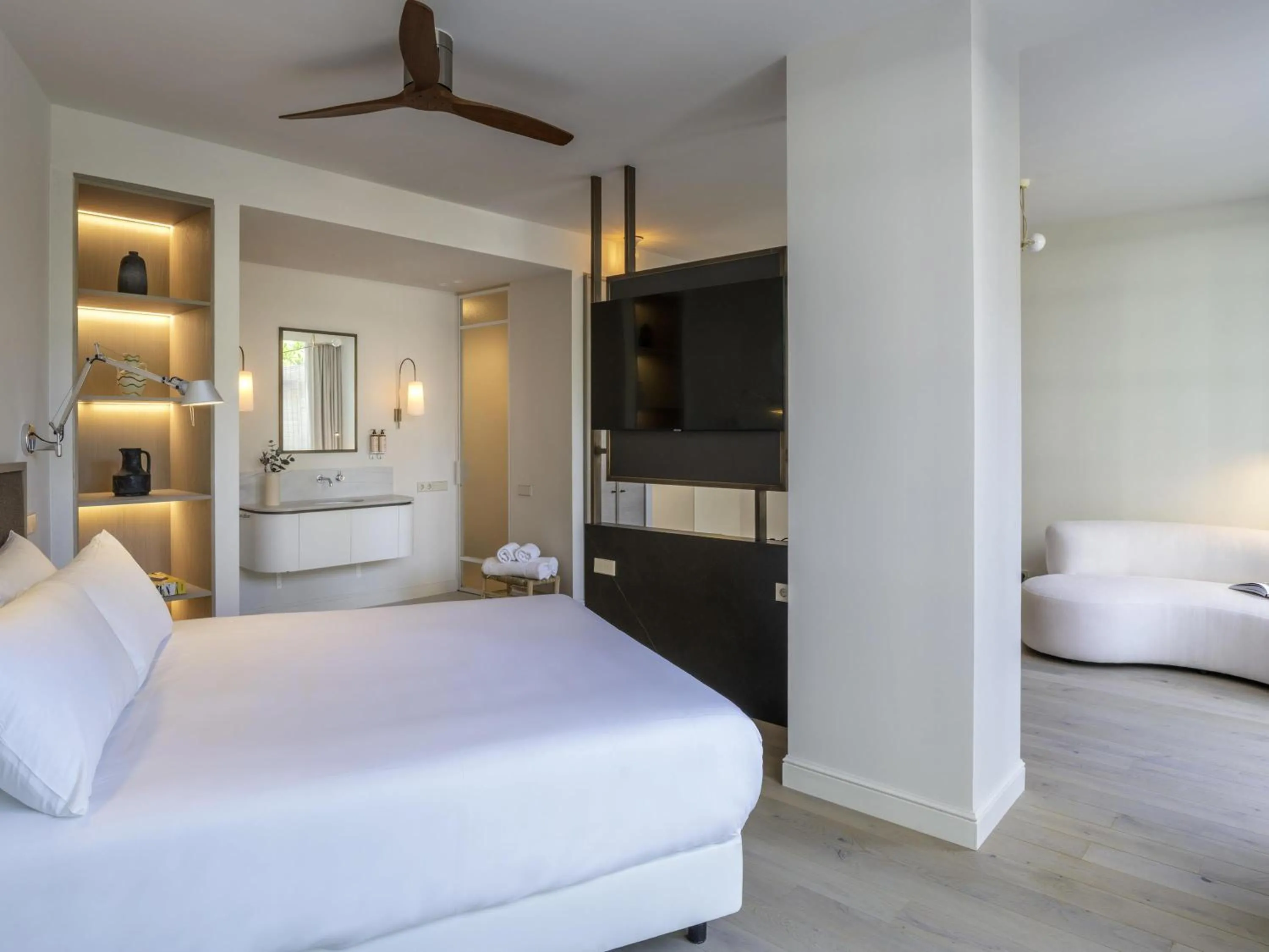 Bedroom, Bed in Mercure Benidorm