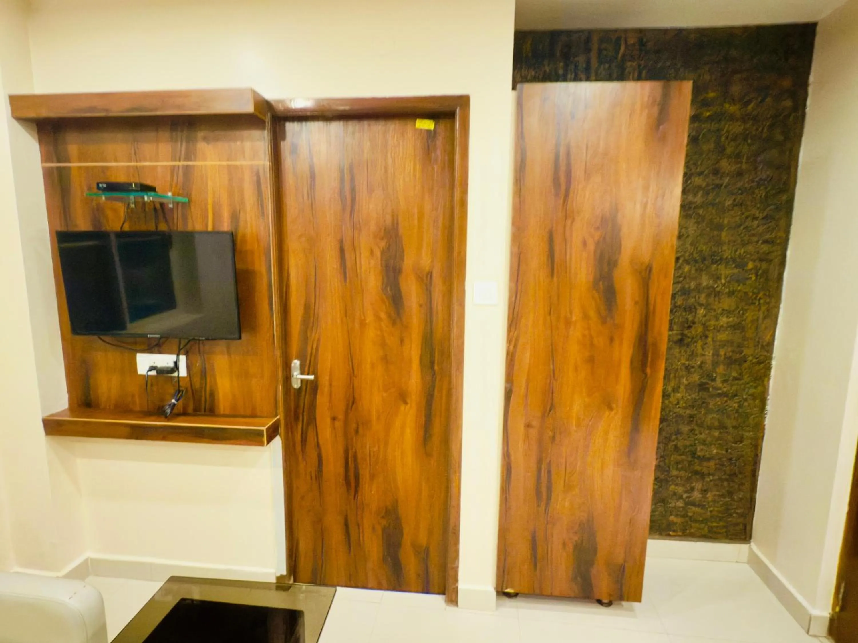 wardrobe in The Hydel Park - Business Class Hotel - Near Central Railway Station