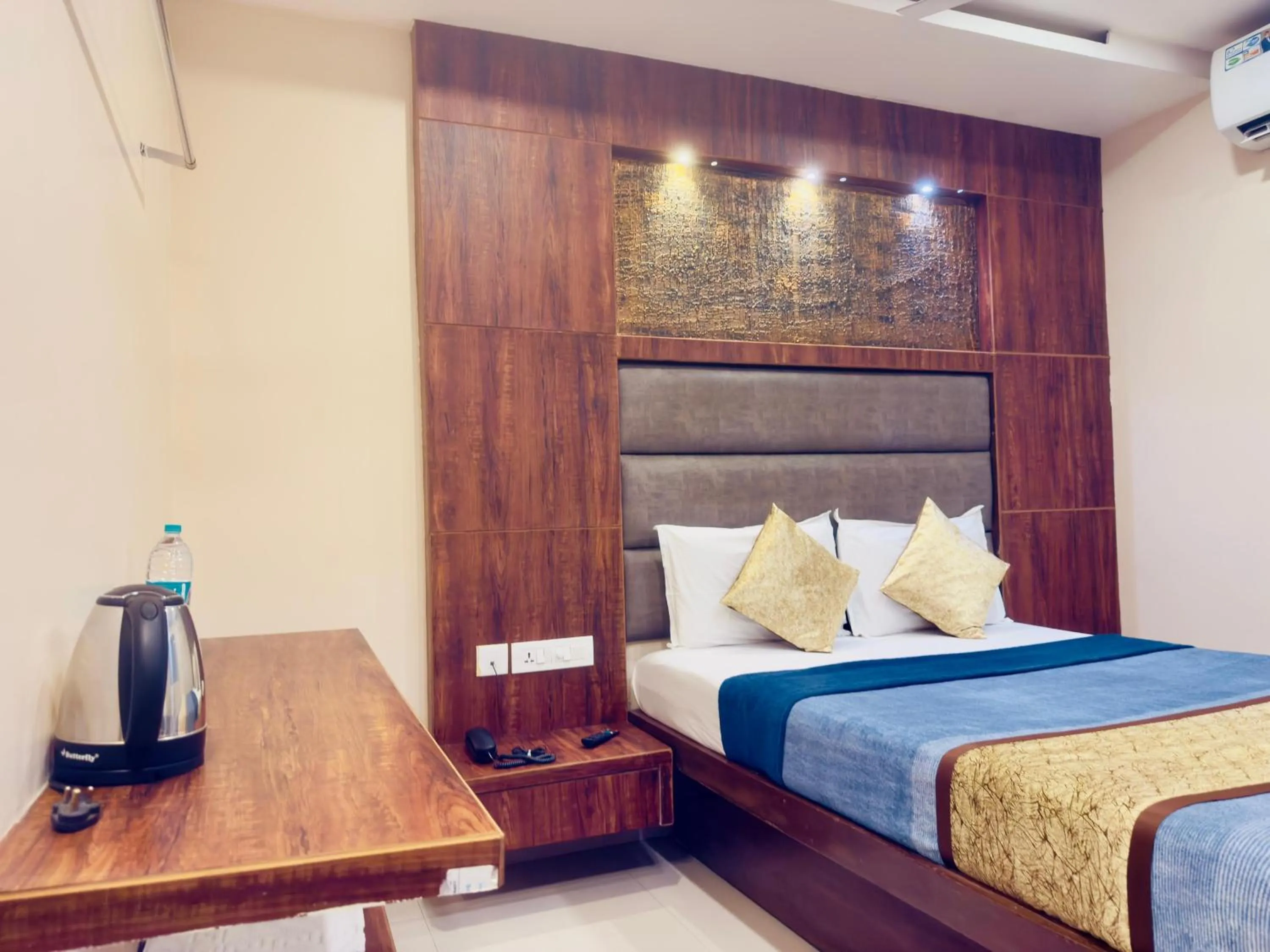 Bed in The Hydel Park - Business Class Hotel - Near Central Railway Station