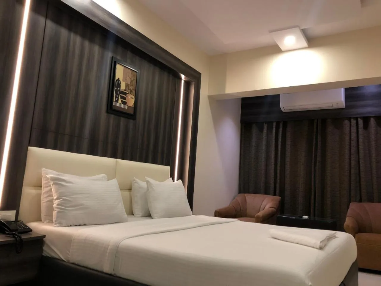 Bed in Hotel Avon Ruby Dadar