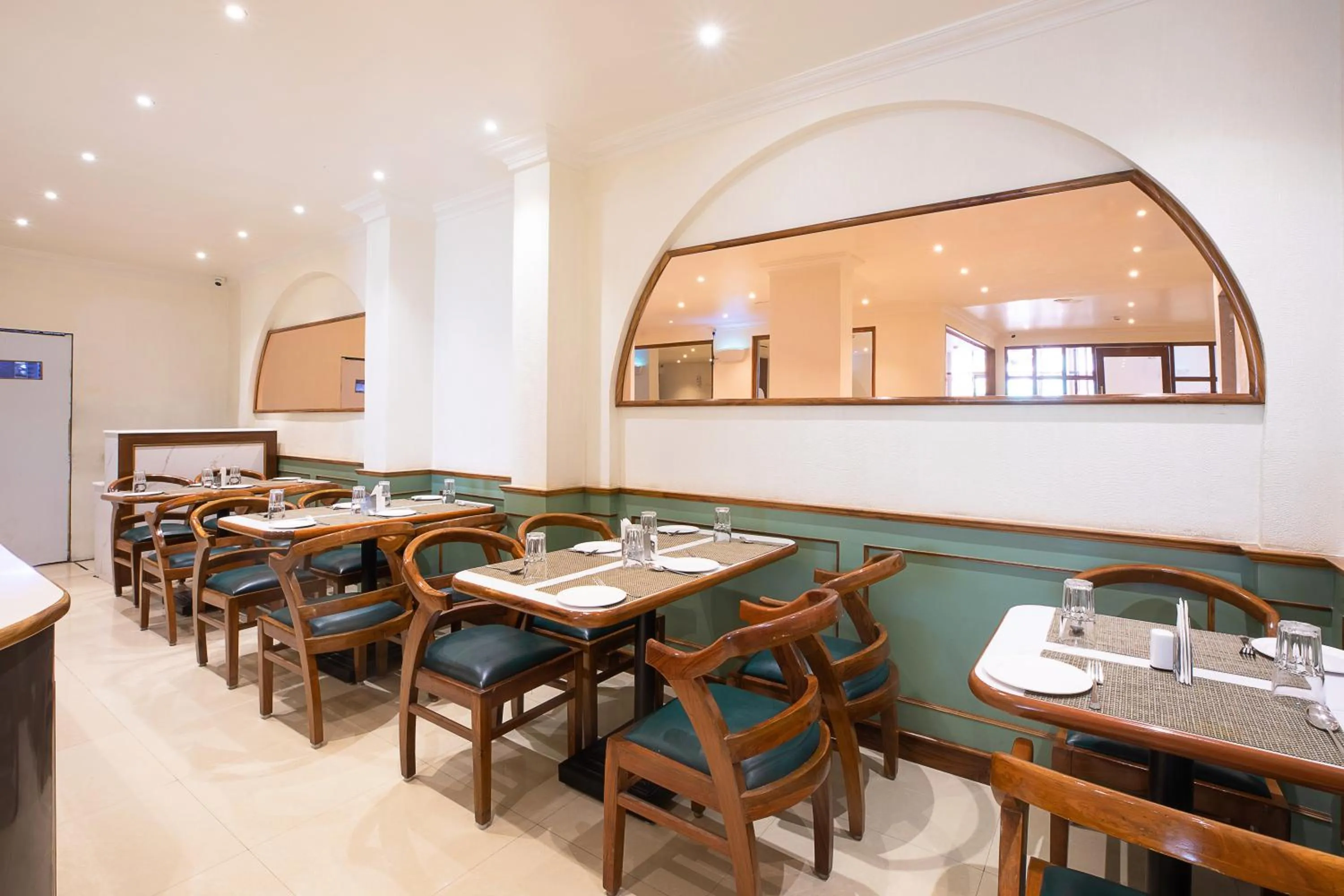 Restaurant/places to eat in Hotel Avon Ruby Dadar