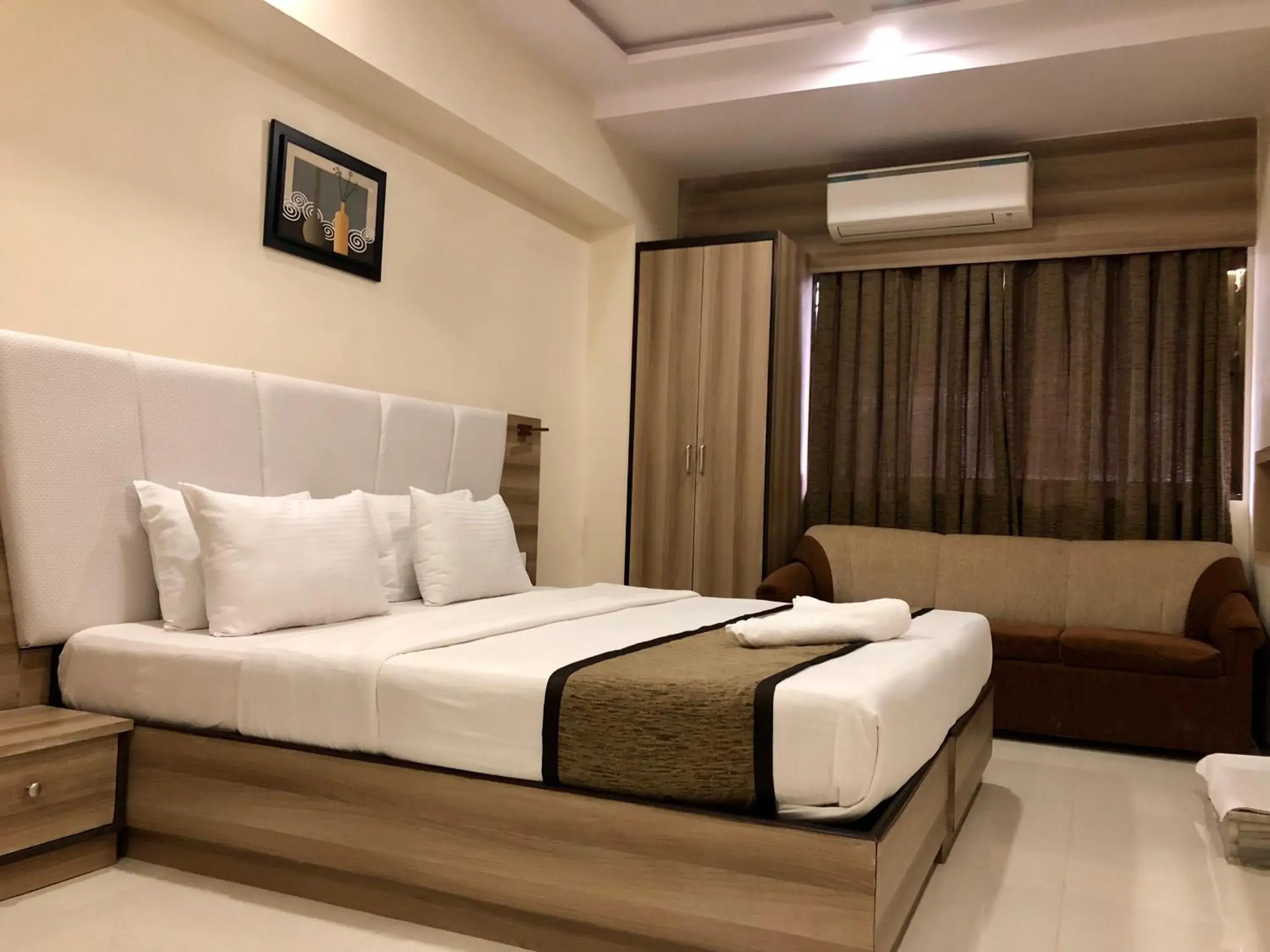 Photo of the whole room, Bed in Hotel Avon Ruby Dadar Photo of the whole room, Bed in Hotel Avon Ruby Dadar
