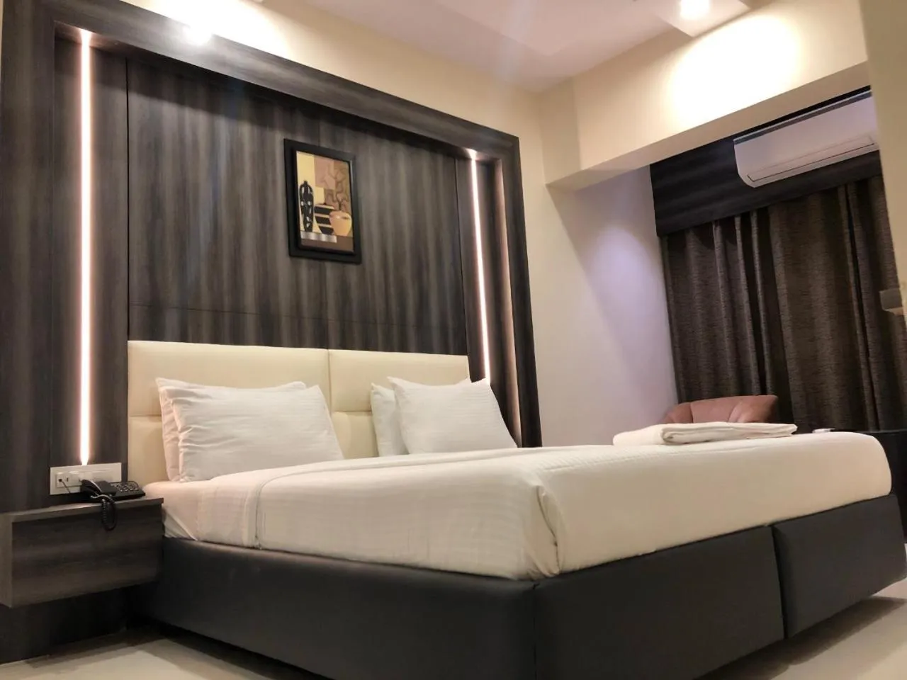 Bed in Hotel Avon Ruby Dadar