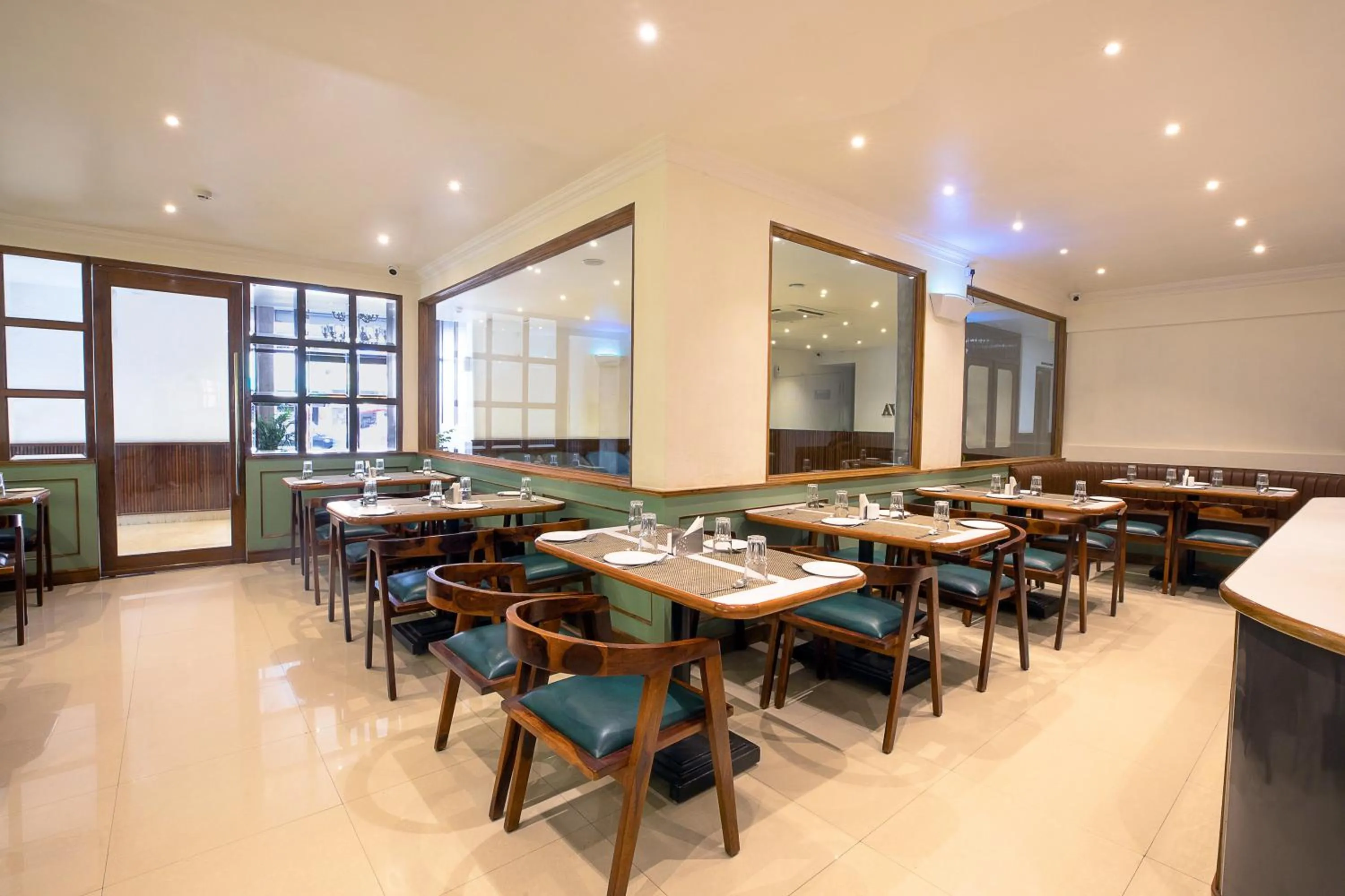Restaurant/places to eat in Hotel Avon Ruby Dadar