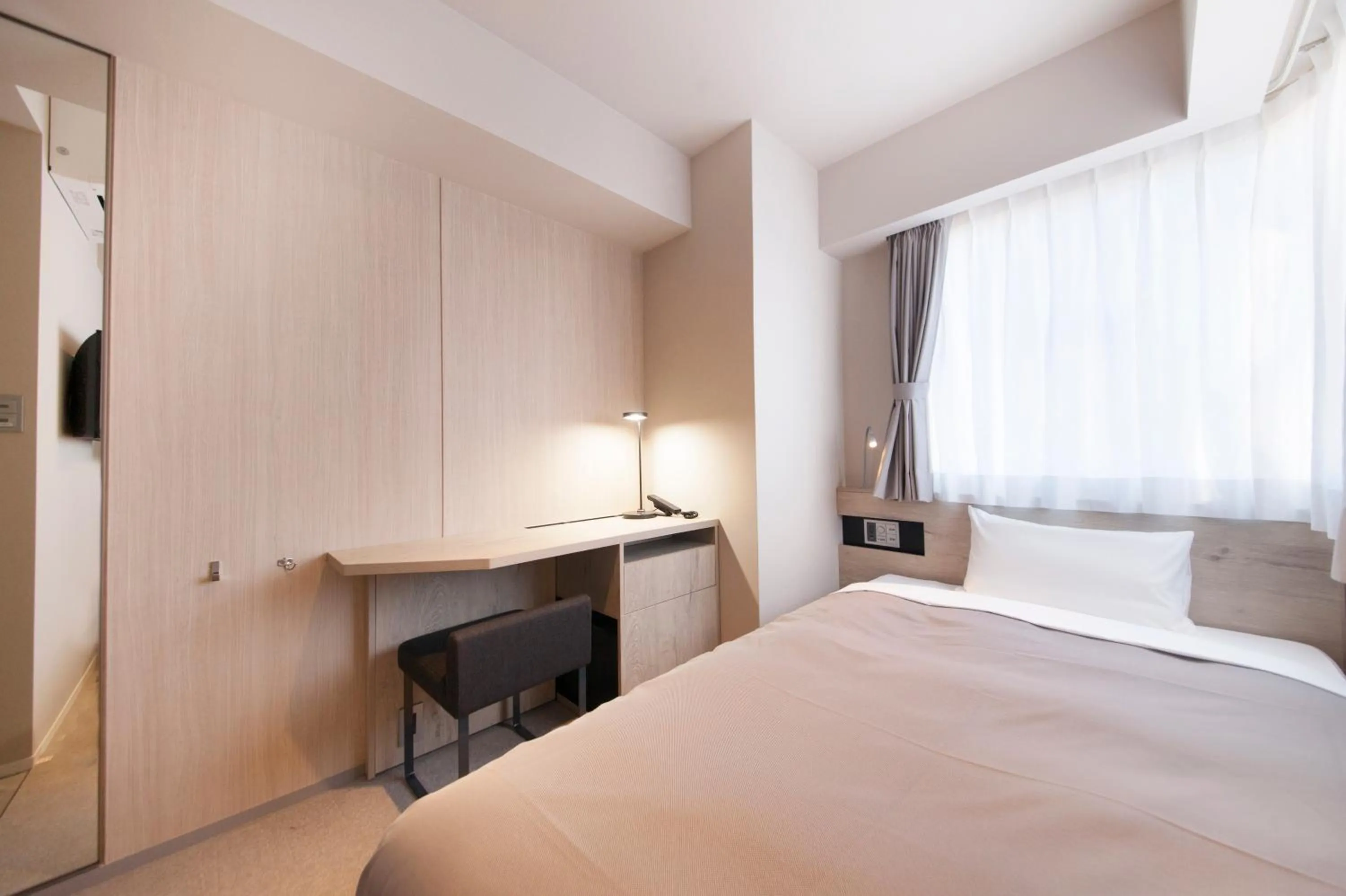 Photo of the whole room, Bed in S-peria Inn Nihombashi Hakozaki