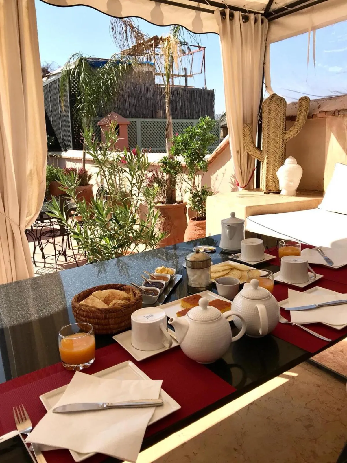 Food and drinks in Riad Dar Asam