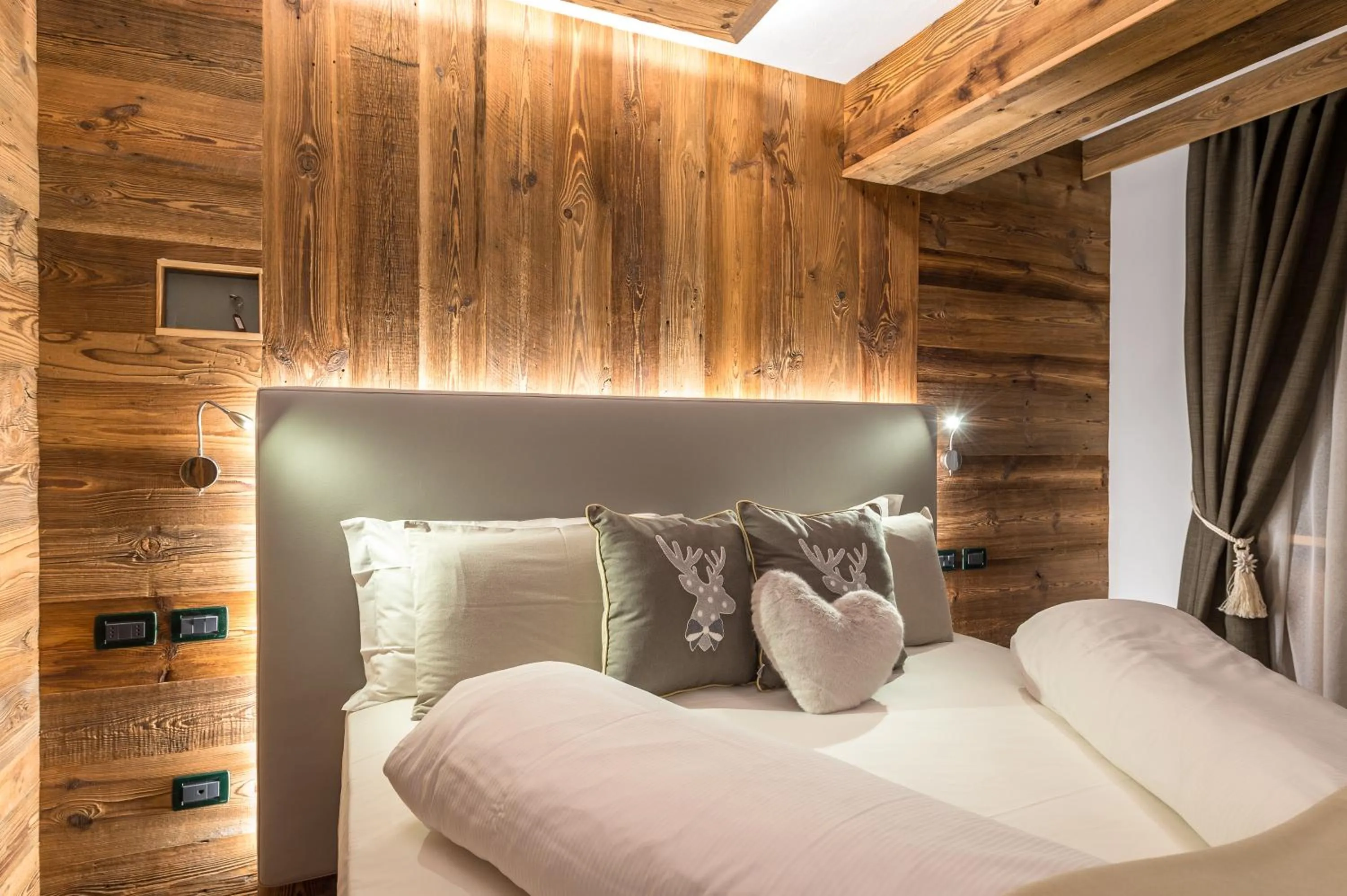 Balcony/Terrace, Bed in Alpstyle Hotel Albolina Wellness & Beauty