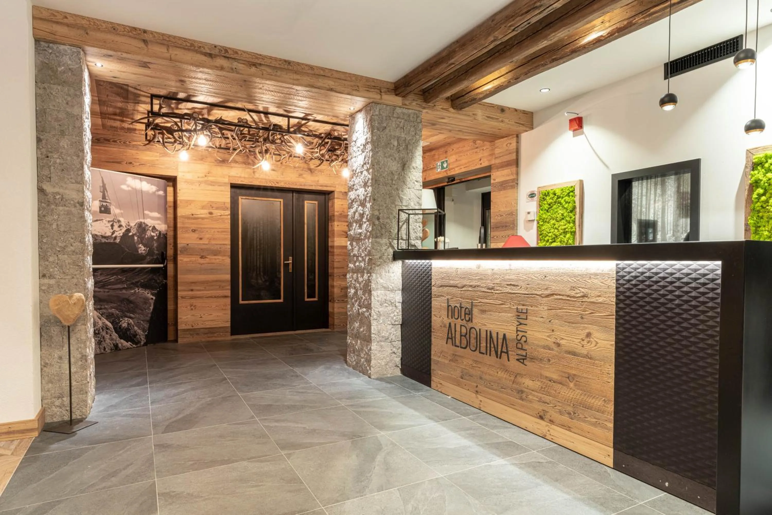 Lobby or reception in Alpstyle Hotel Albolina Wellness & Beauty