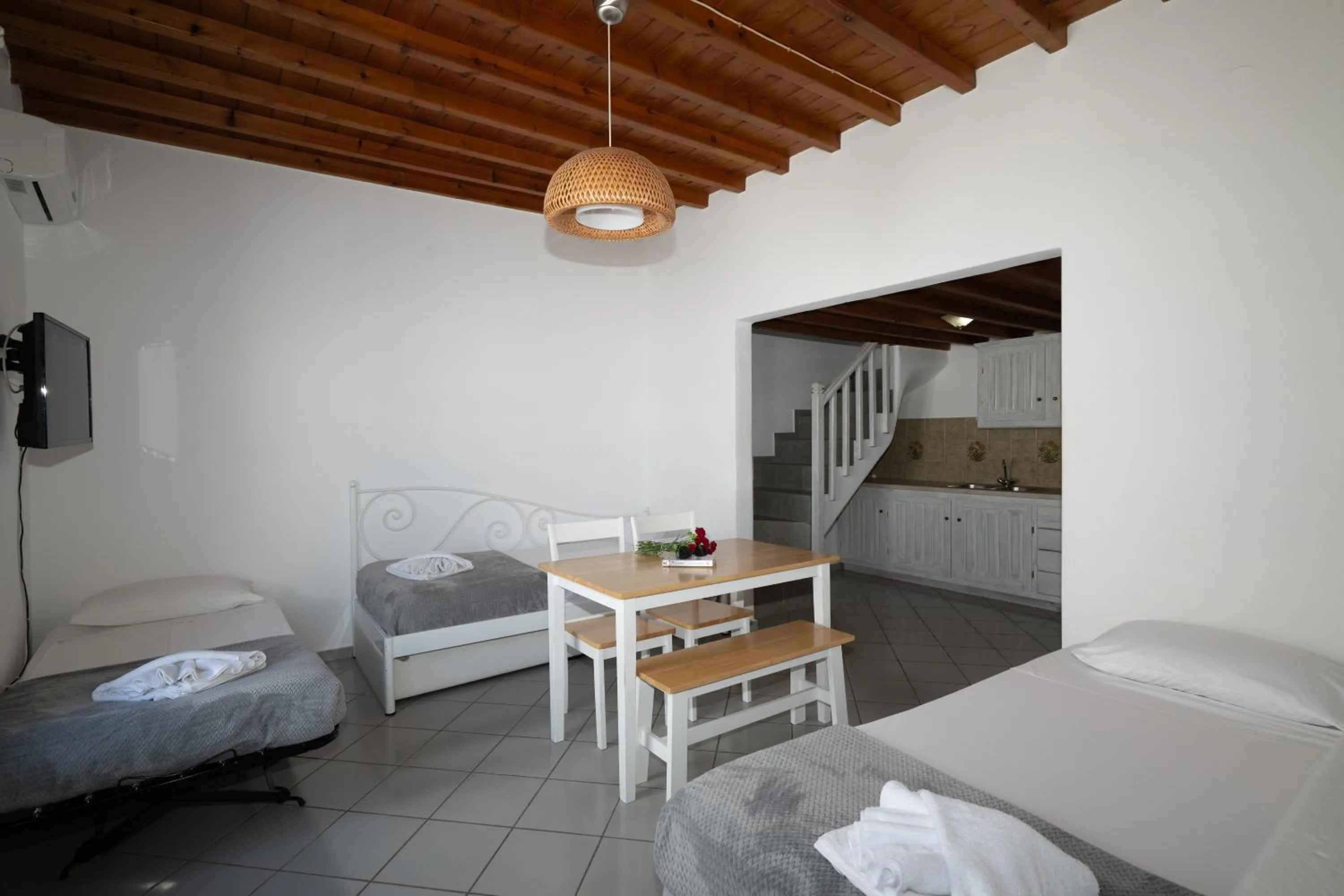 Photo of the whole room, Bed in Madres Houses