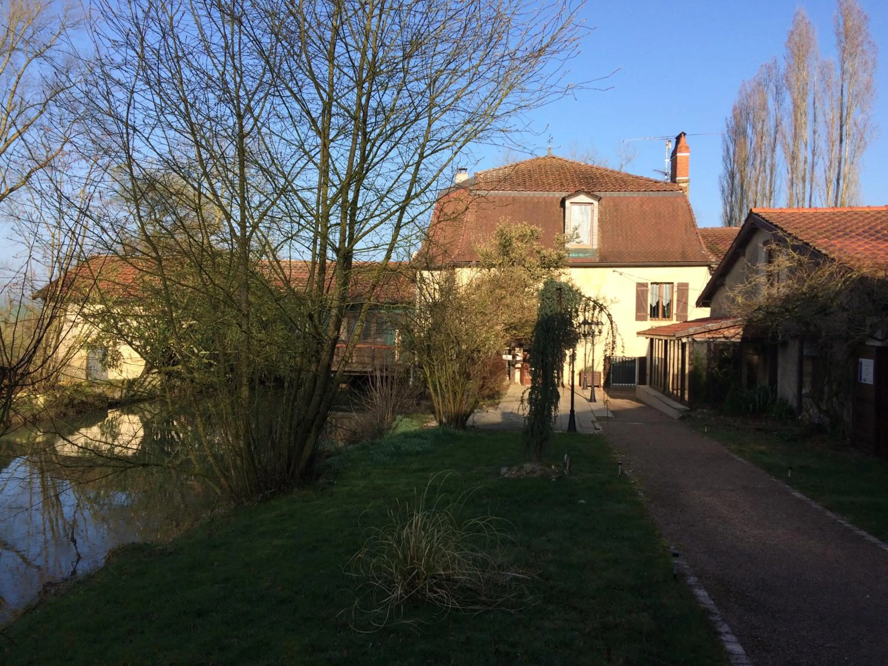 Property building in LOGIS Hôtel Le Chantoiseau