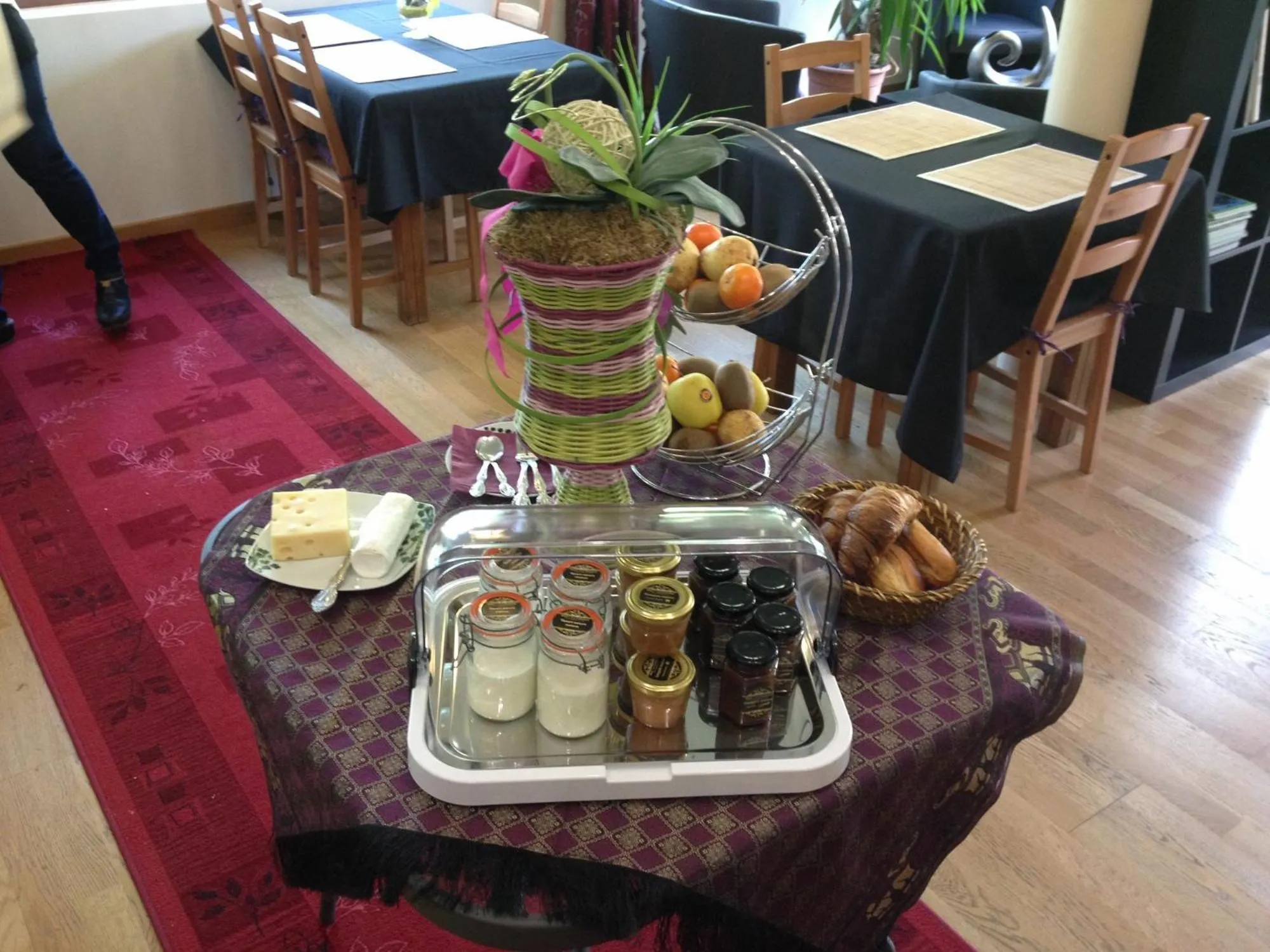 Breakfast in LOGIS Hôtel Le Chantoiseau