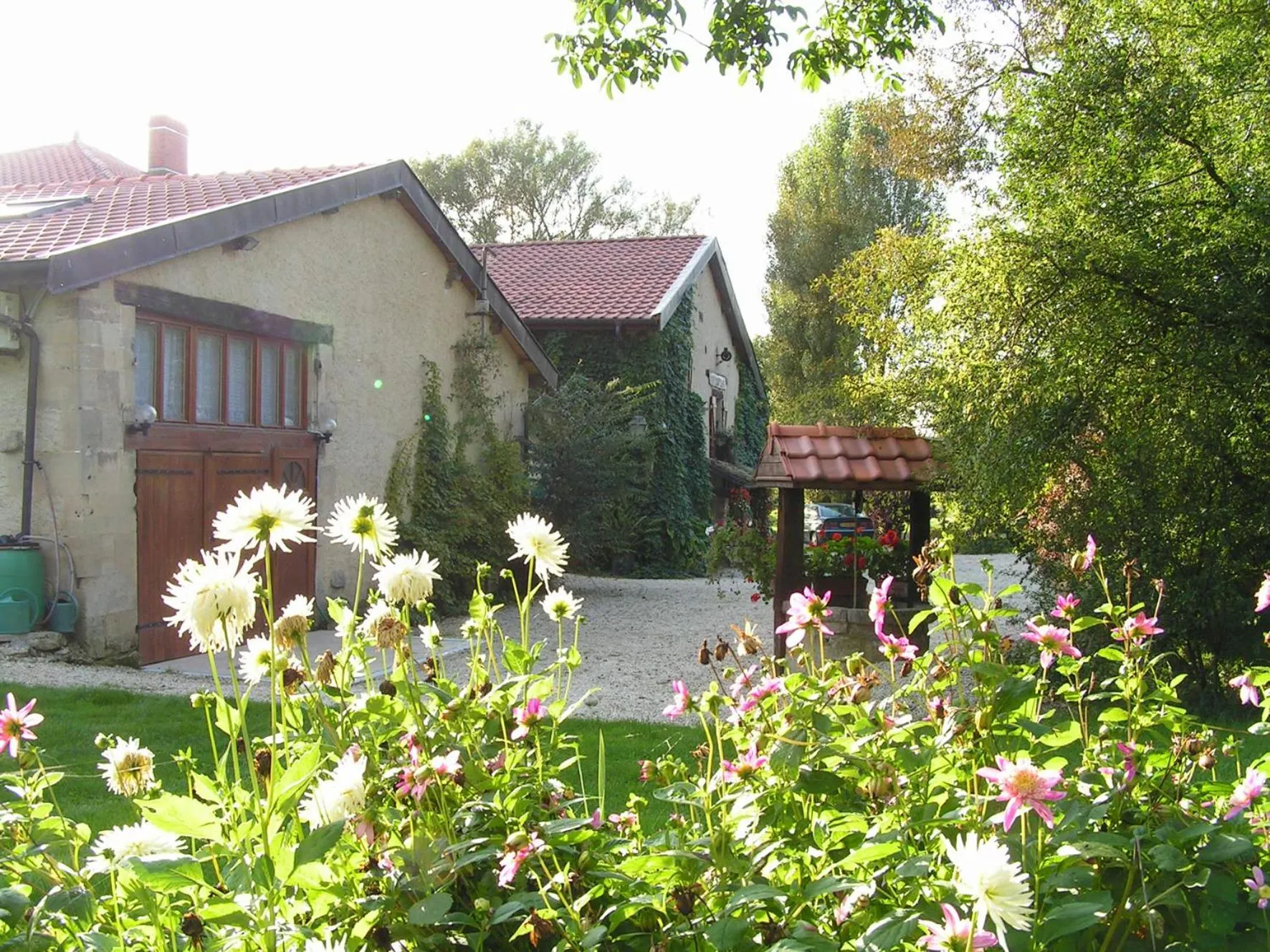 Property building in LOGIS Hôtel Le Chantoiseau