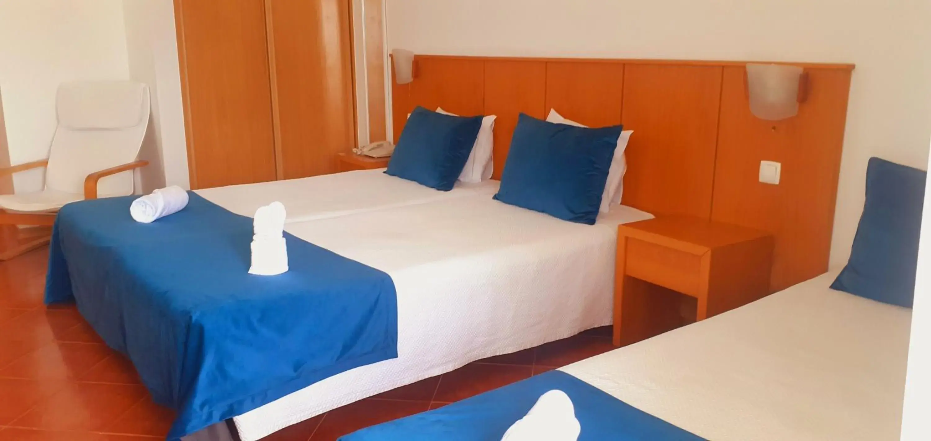 Comfort Triple Room in Hotel Santa Cruz Comfort Triple Room in Hotel Santa Cruz