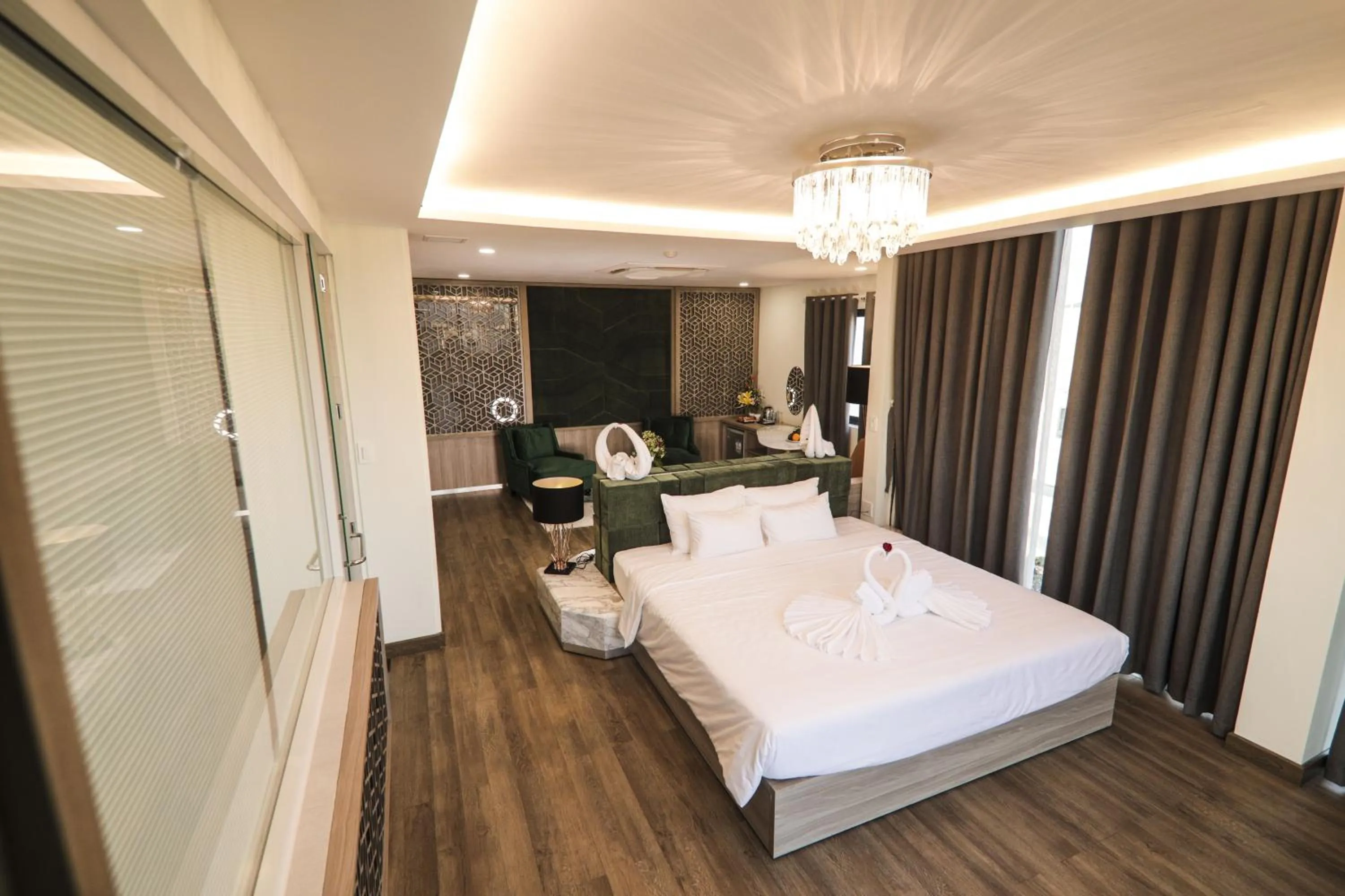 Bed in Lake View Hotel