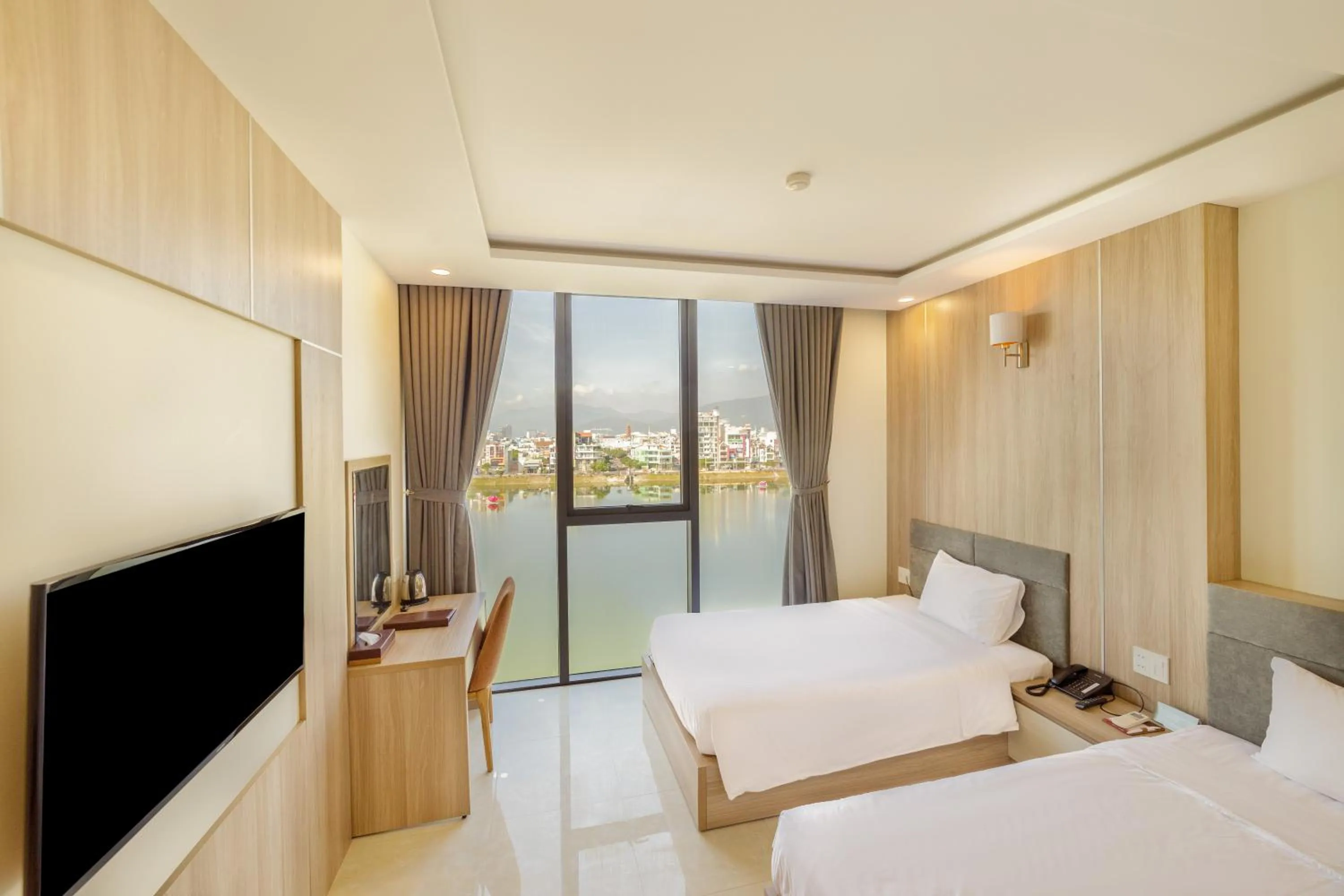 Bed in Lake View Hotel