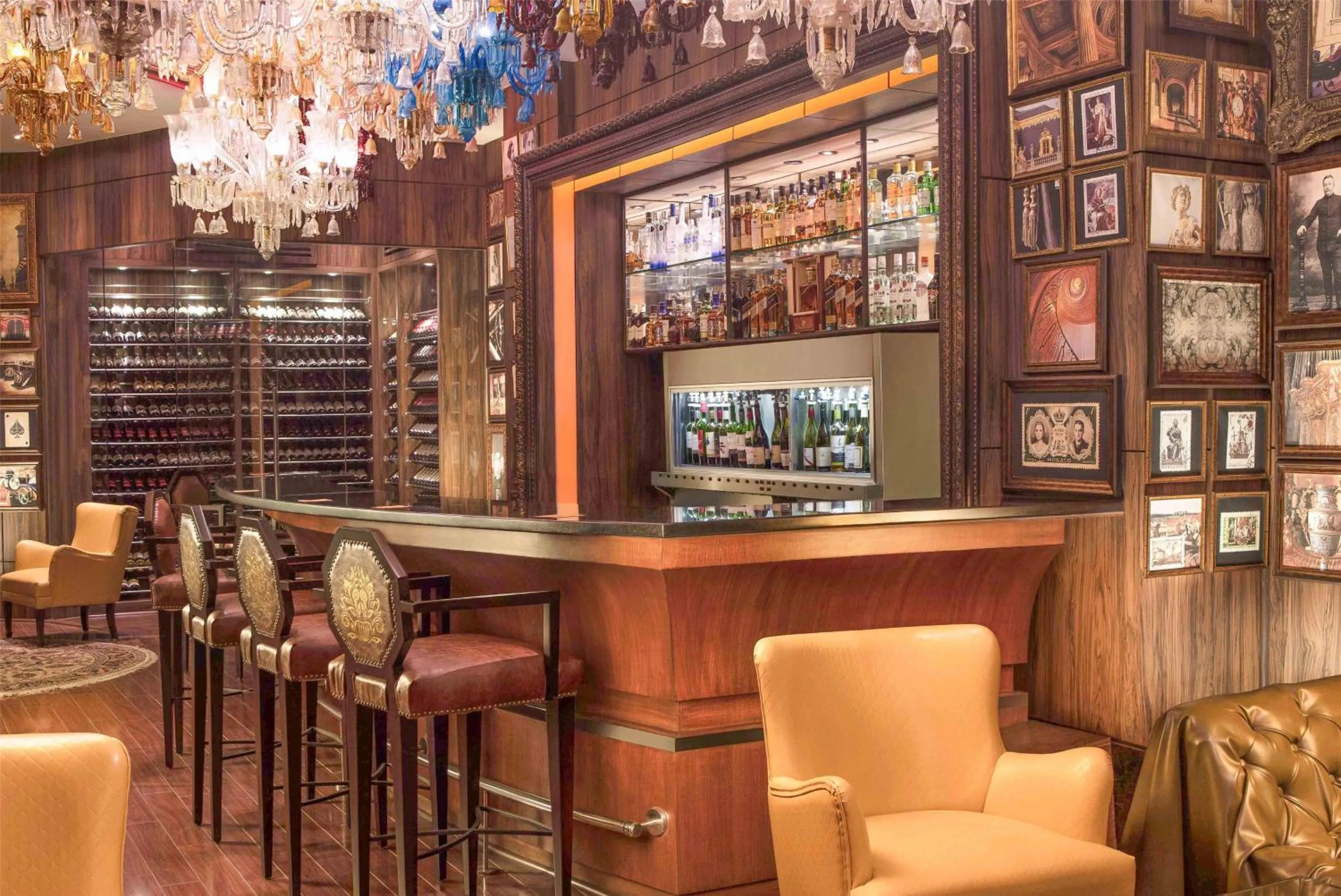 Lounge or bar in Radisson Blu MBD Hotel Noida