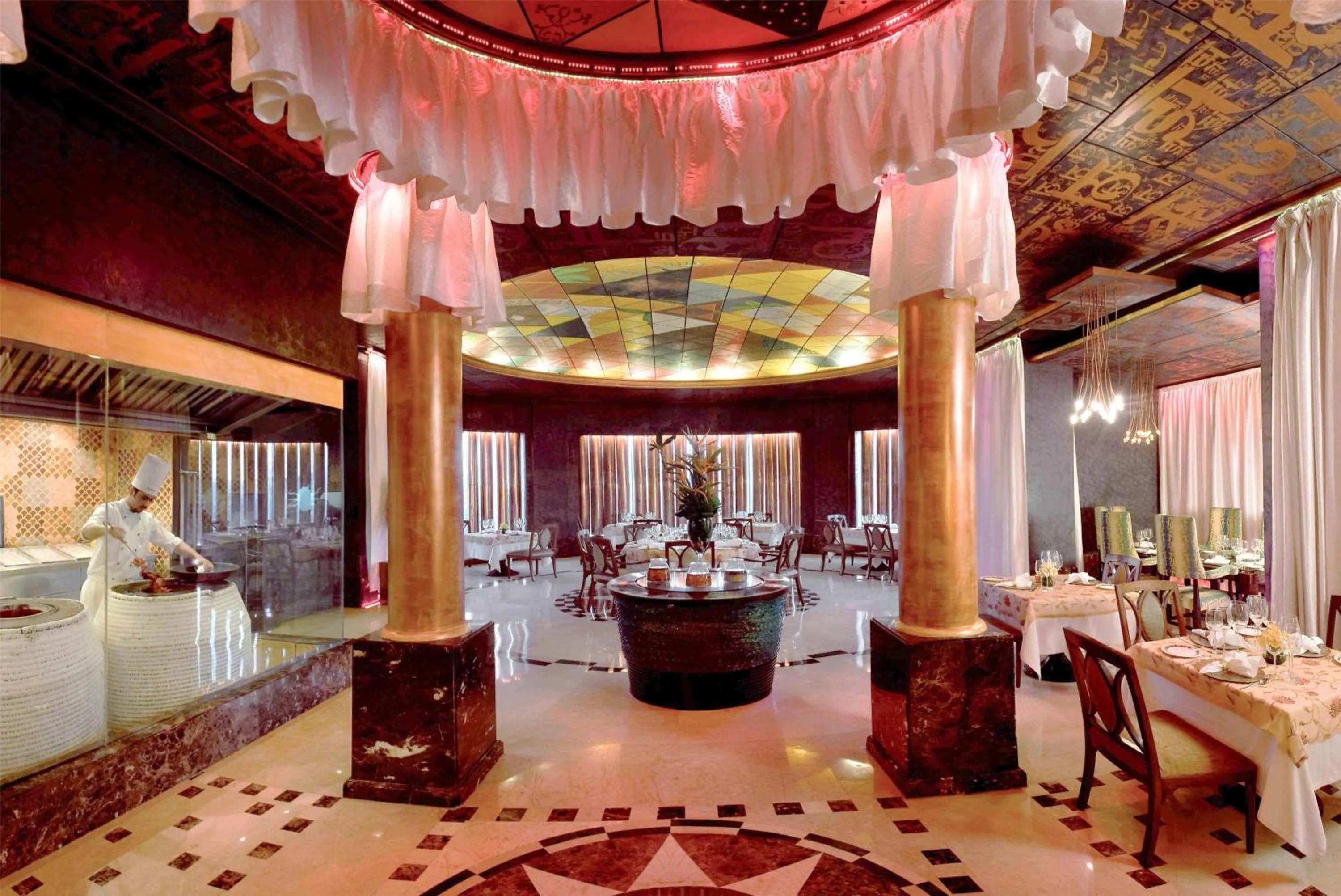 Restaurant/places to eat in Radisson Blu MBD Hotel Noida