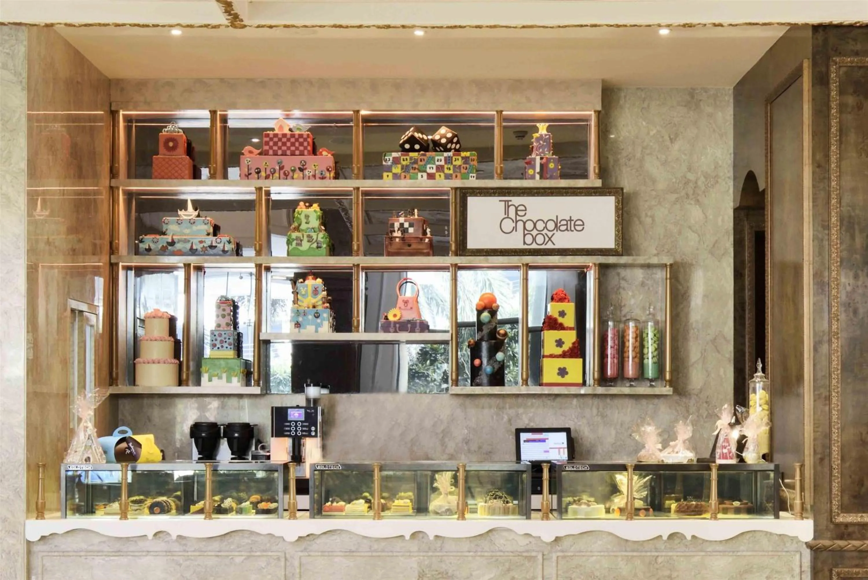 Restaurant/places to eat in Radisson Blu MBD Hotel Noida