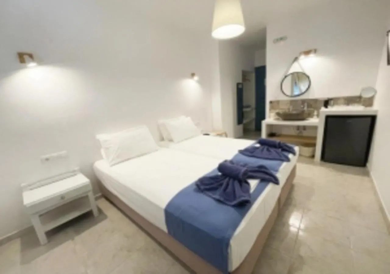 Bed in Glaros Hotel (By The Sea)