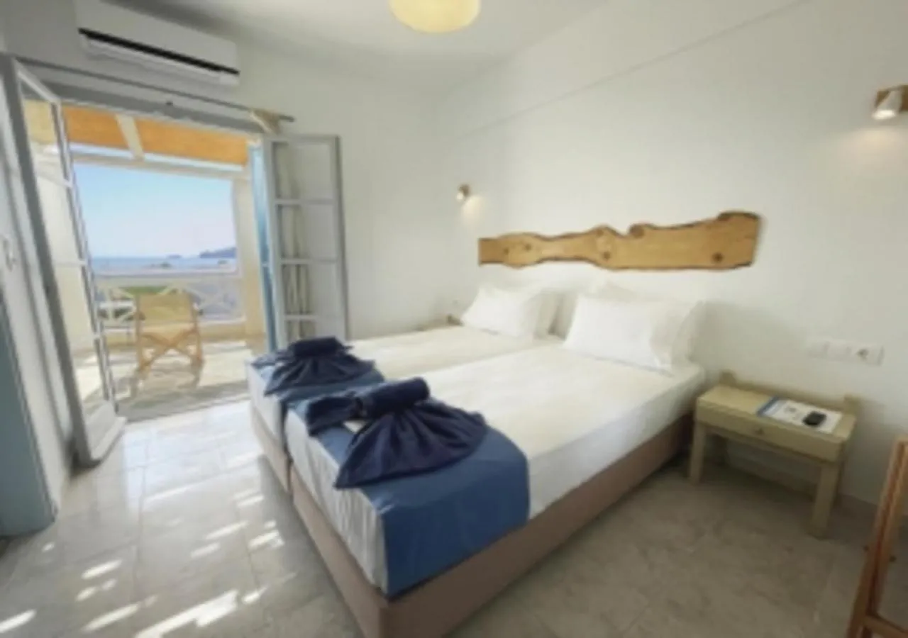 Bed in Glaros Hotel (By The Sea)