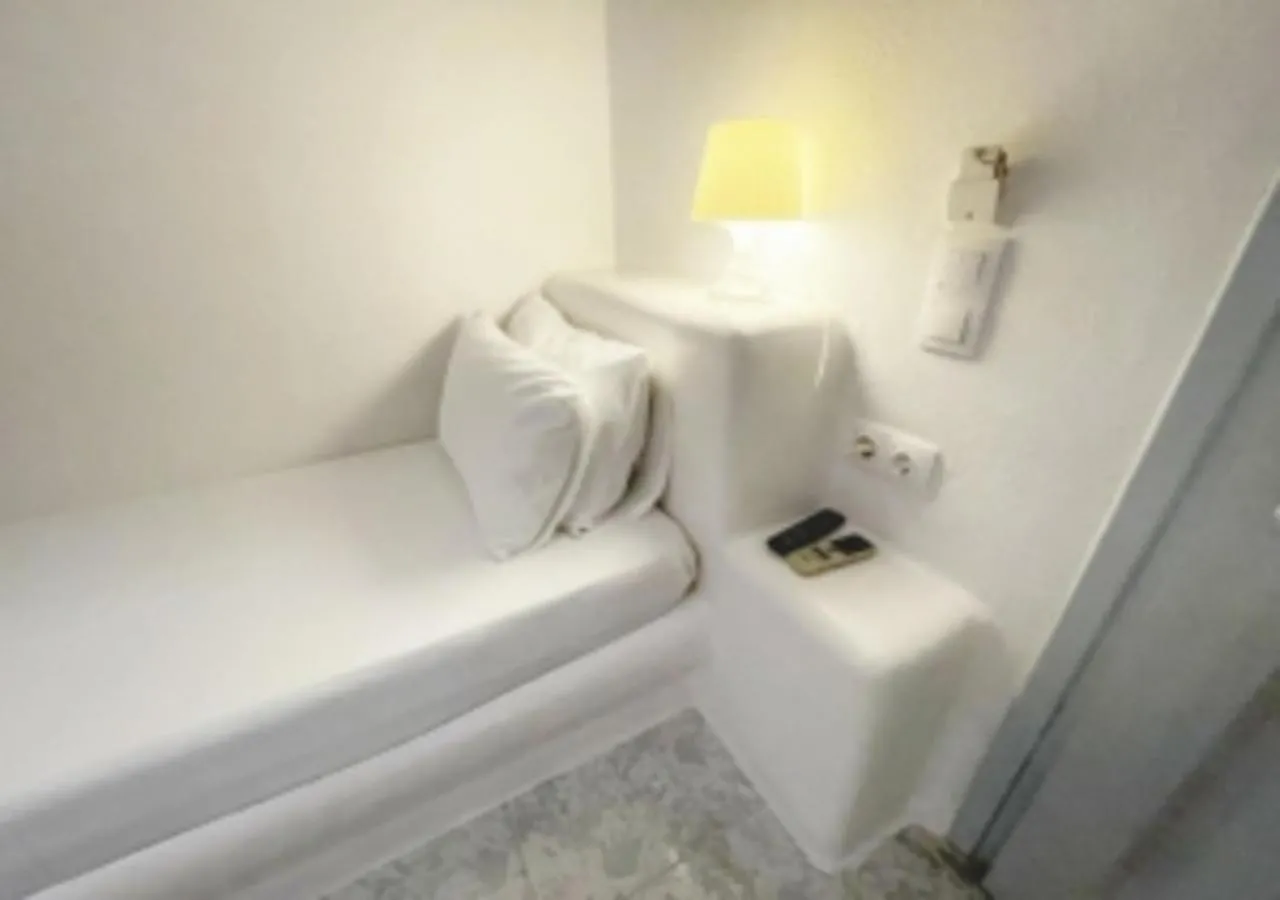 Bed in Glaros Hotel (By The Sea)