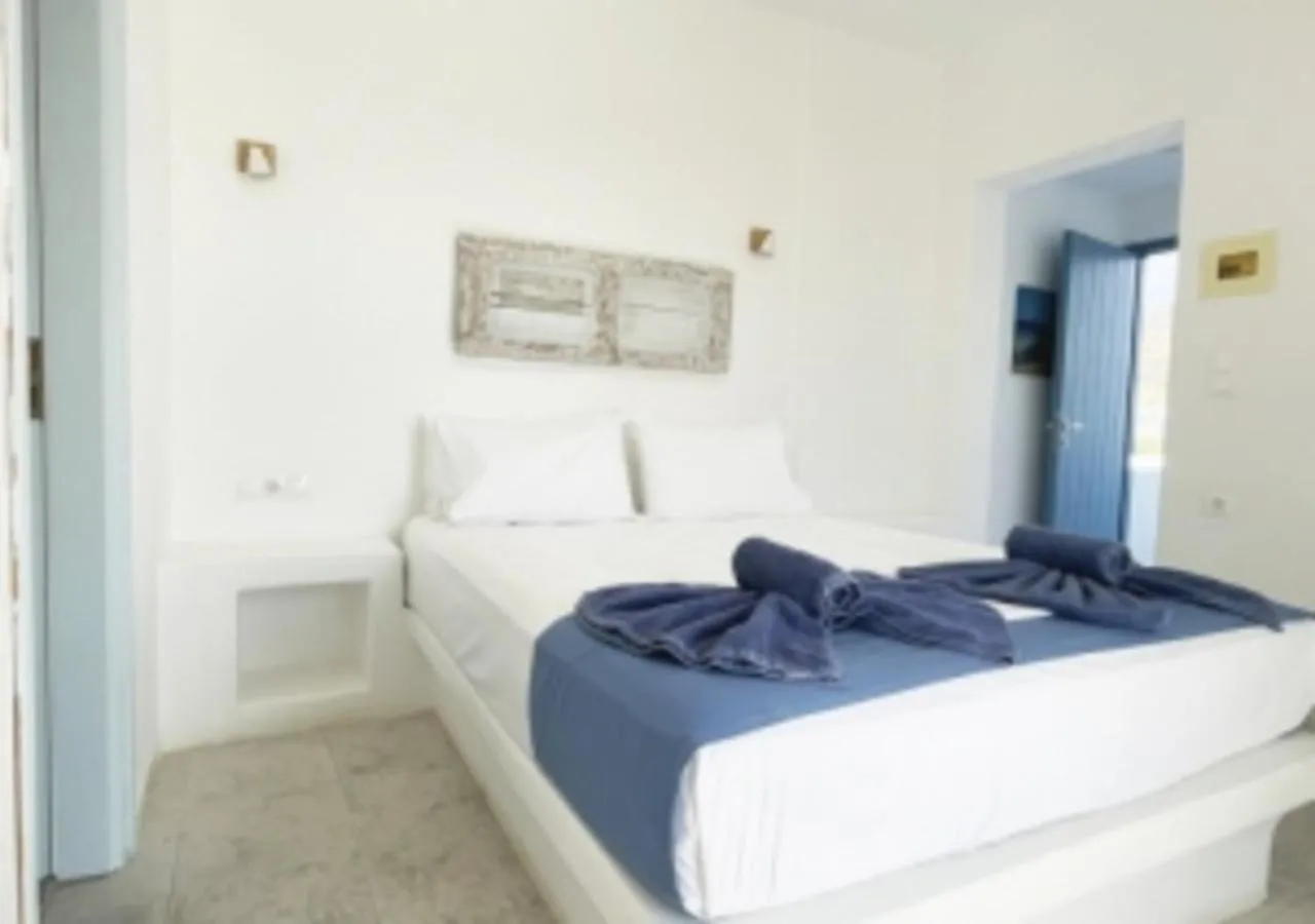Bed in Glaros Hotel (By The Sea)