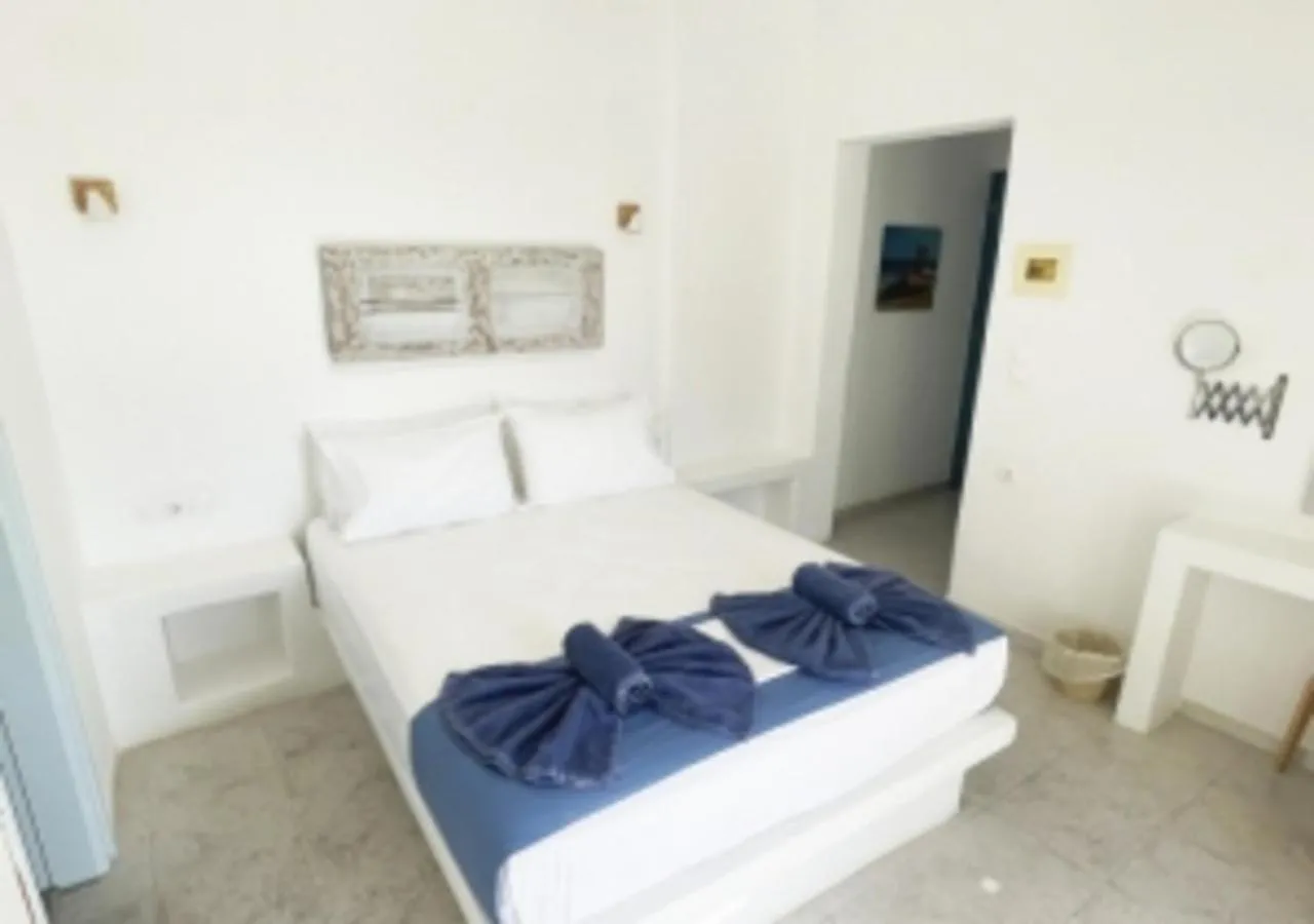 Bed in Glaros Hotel (By The Sea)