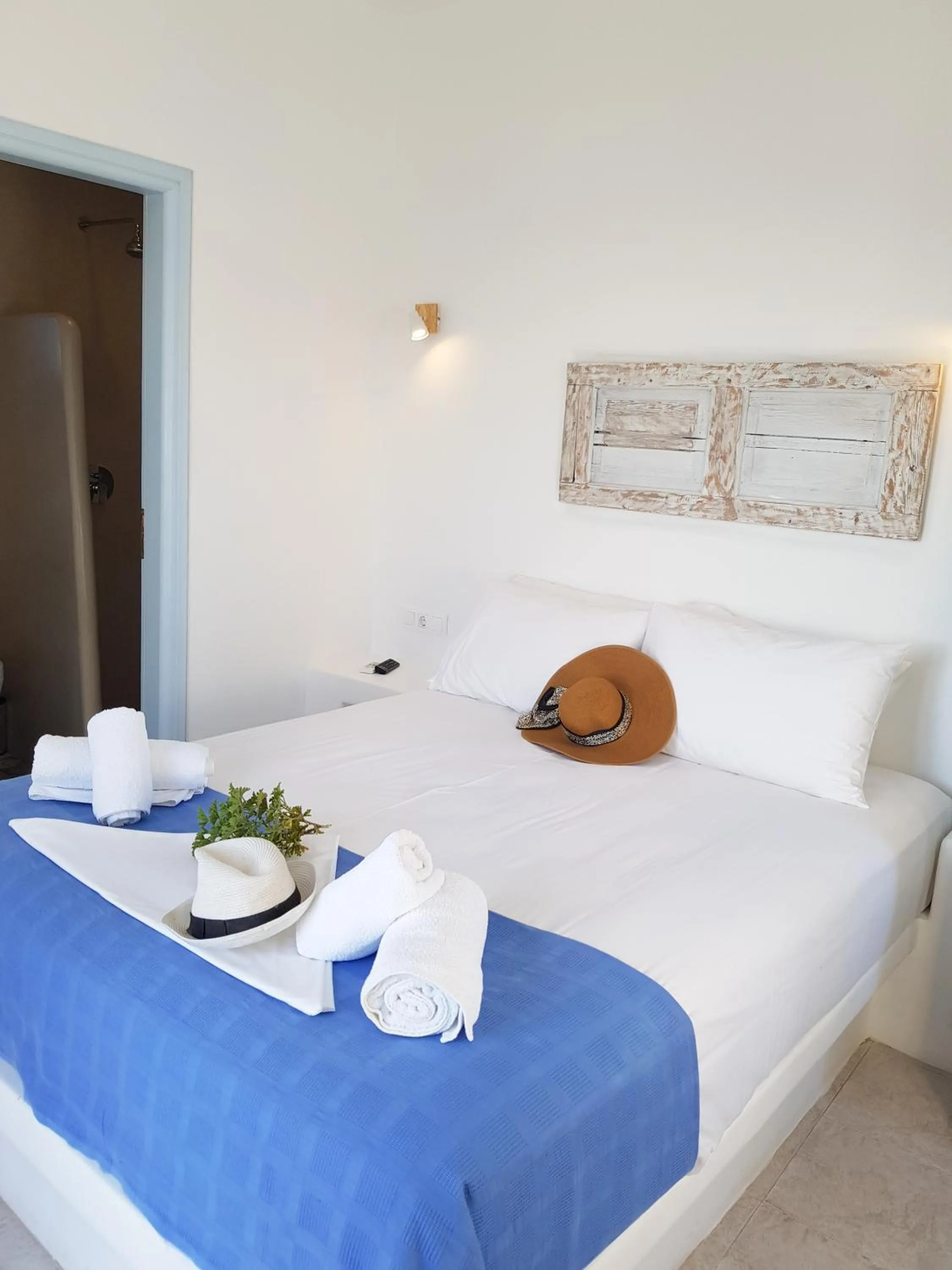 Bed in Glaros Hotel (By The Sea)