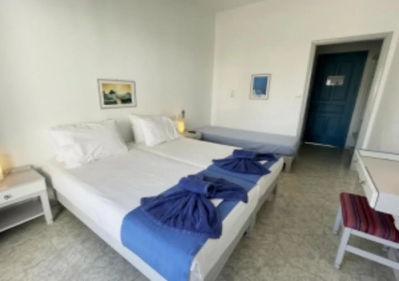 Bed in Glaros Hotel (By The Sea)