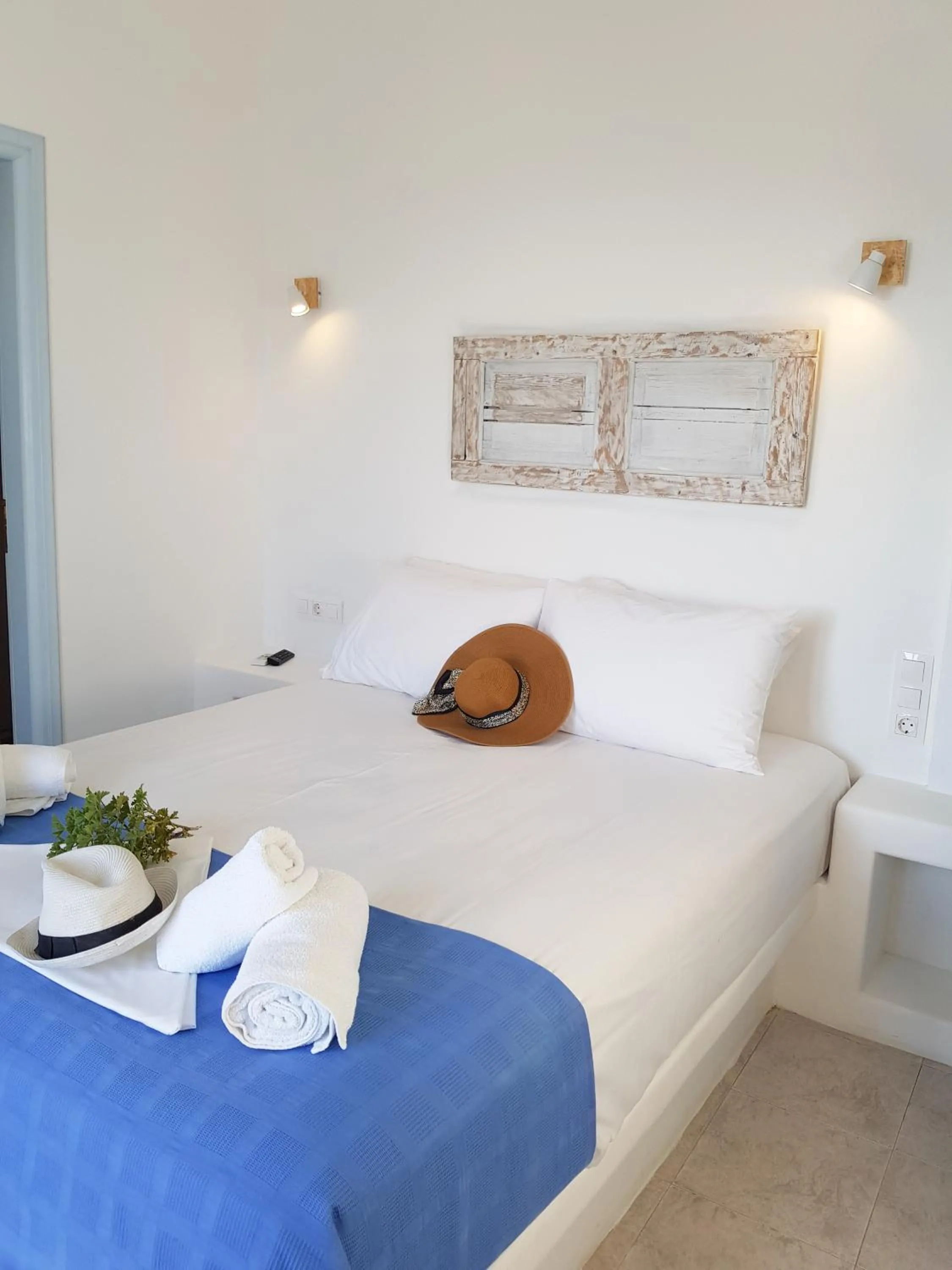 Bed in Glaros Hotel (By The Sea)