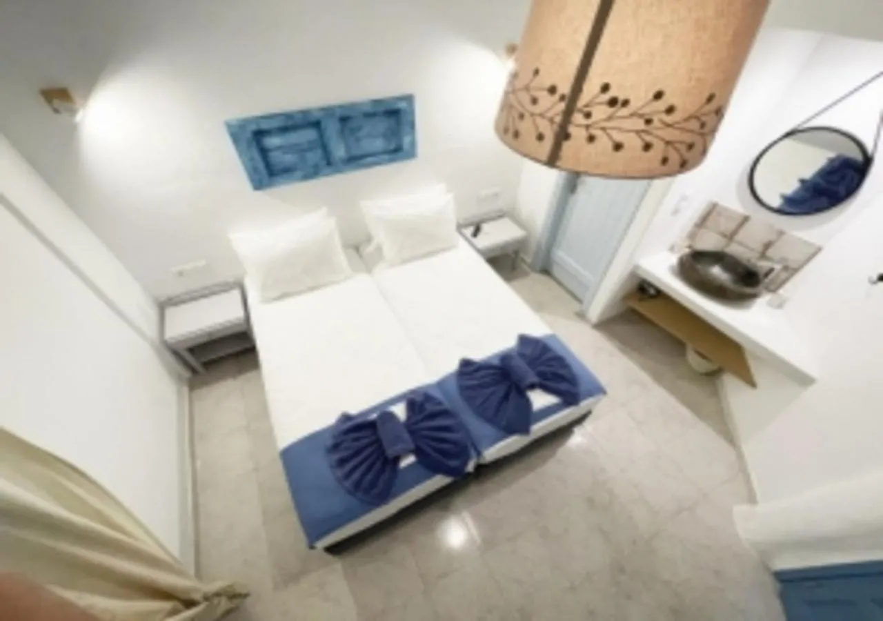 Bed in Glaros Hotel (By The Sea)
