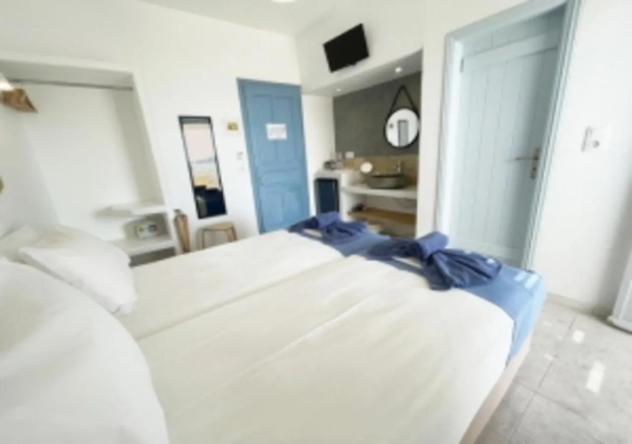 Bed in Glaros Hotel (By The Sea)
