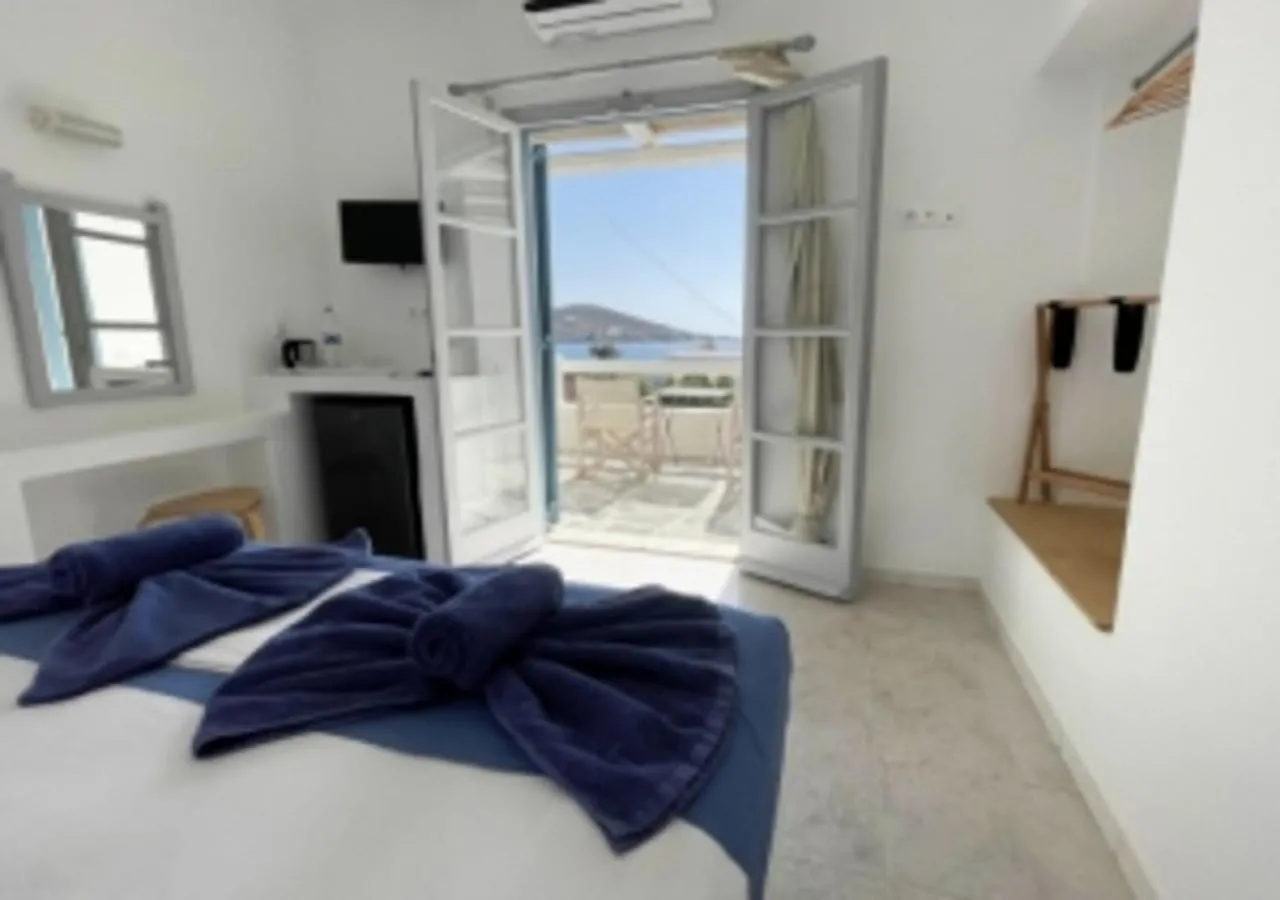 Bed in Glaros Hotel (By The Sea)