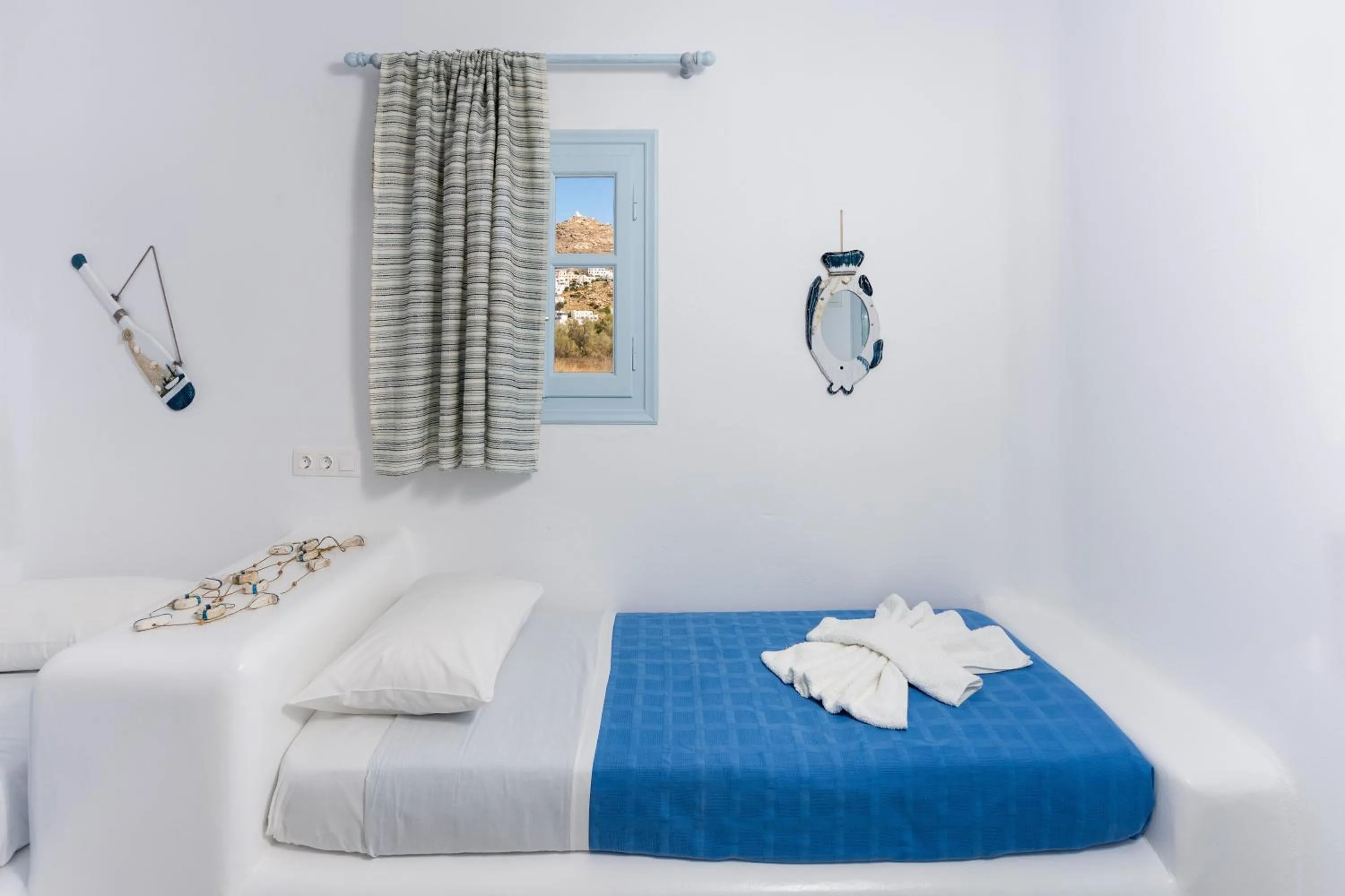 Bed in Glaros Hotel (By The Sea)