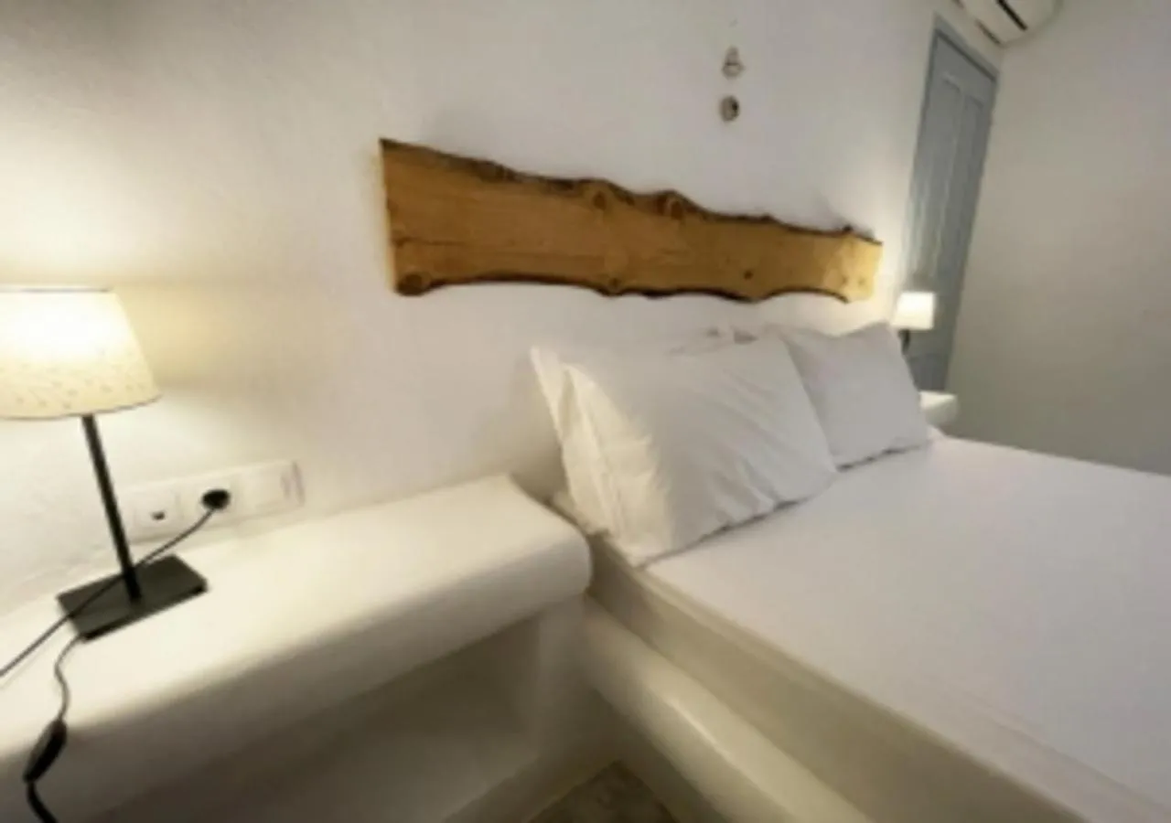 Bed in Glaros Hotel (By The Sea)
