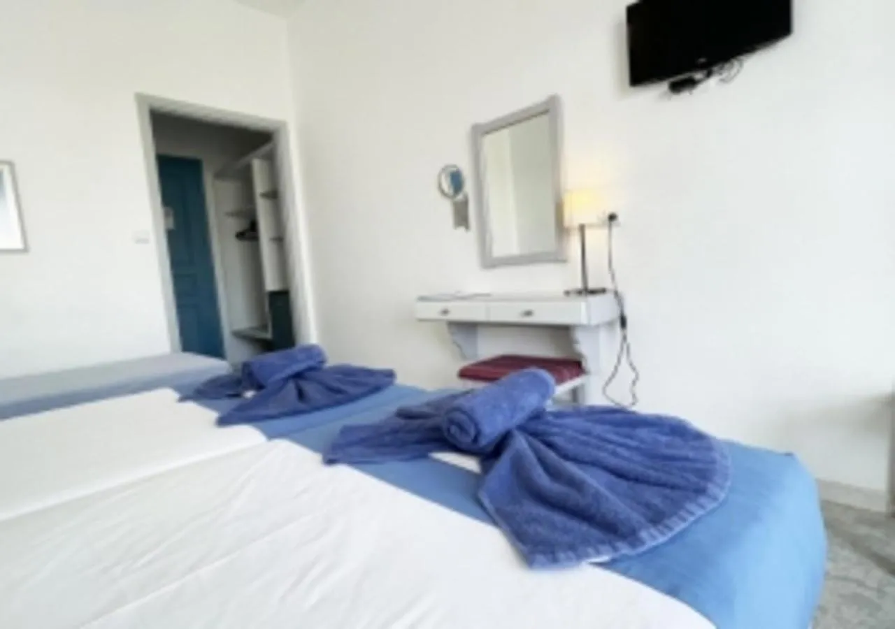Bed in Glaros Hotel (By The Sea)