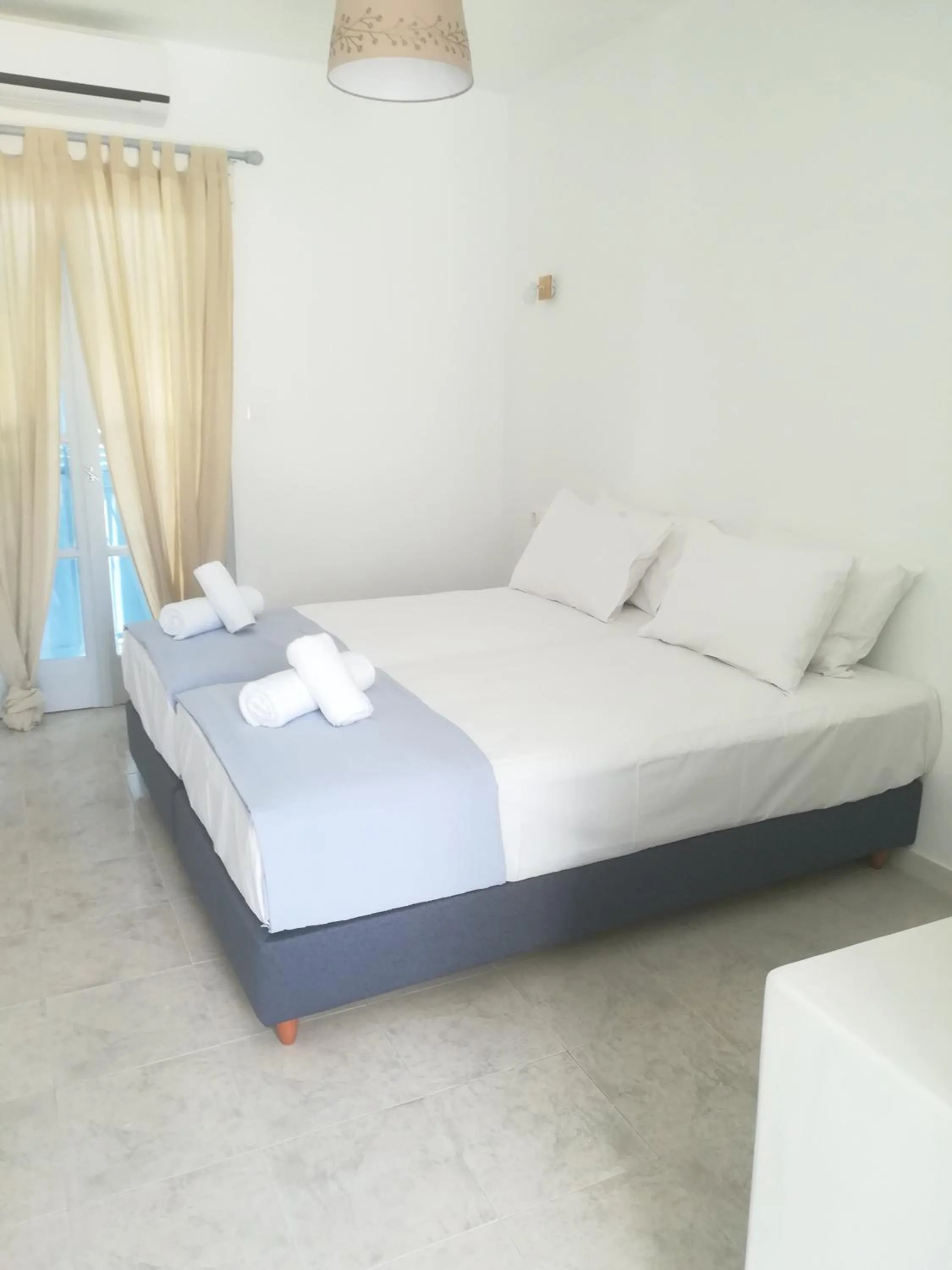 Bed in Glaros Hotel (By The Sea)